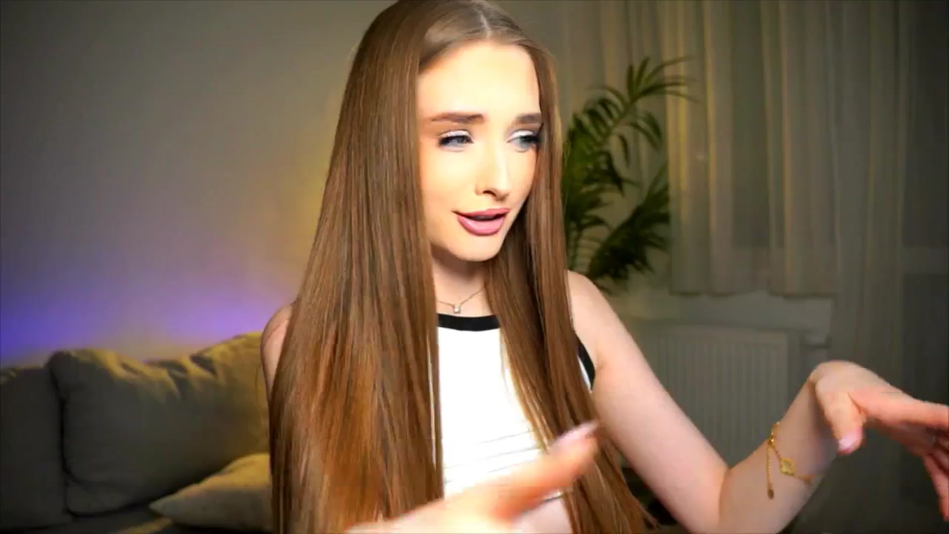 Gallery image thumbnail from petitegonwild's myfreecams stream on, 04/16/2026, 20:08 image 16 of 20