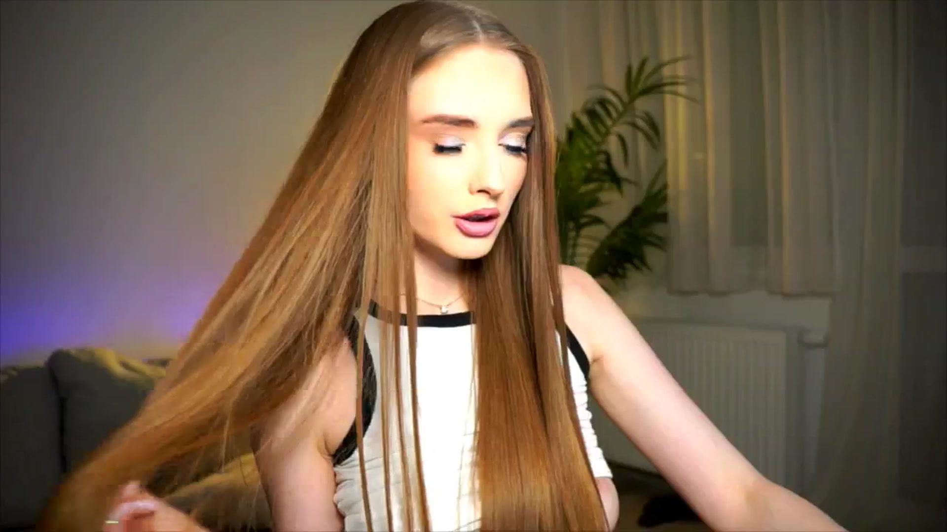 Gallery image thumbnail from petitegonwild's myfreecams stream on, 04/16/2026, 20:08 image 15 of 20