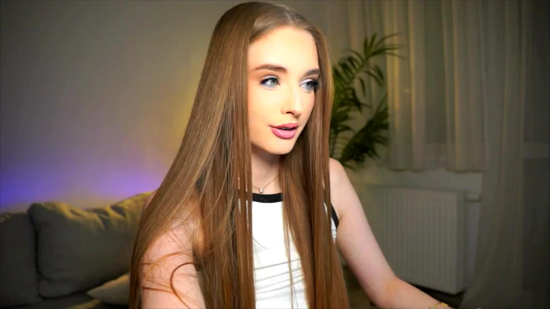 Gallery image thumbnail from petitegonwild's myfreecams stream on, 04/16/2026, 20:08 image 18 of 20