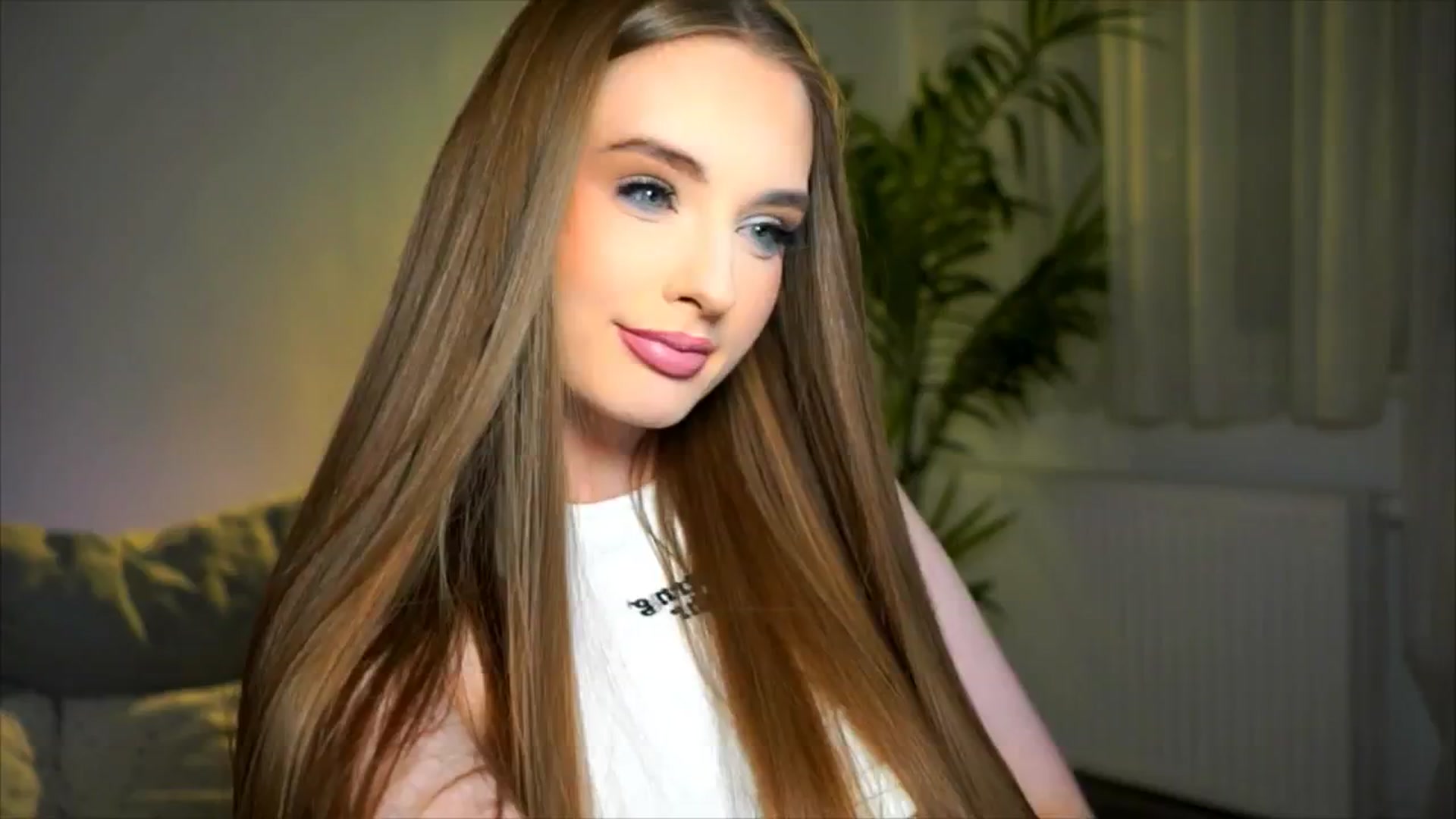 Gallery image thumbnail from petitegonwild's myfreecams stream on, 04/22/2026, 19:26 image 10 of 20