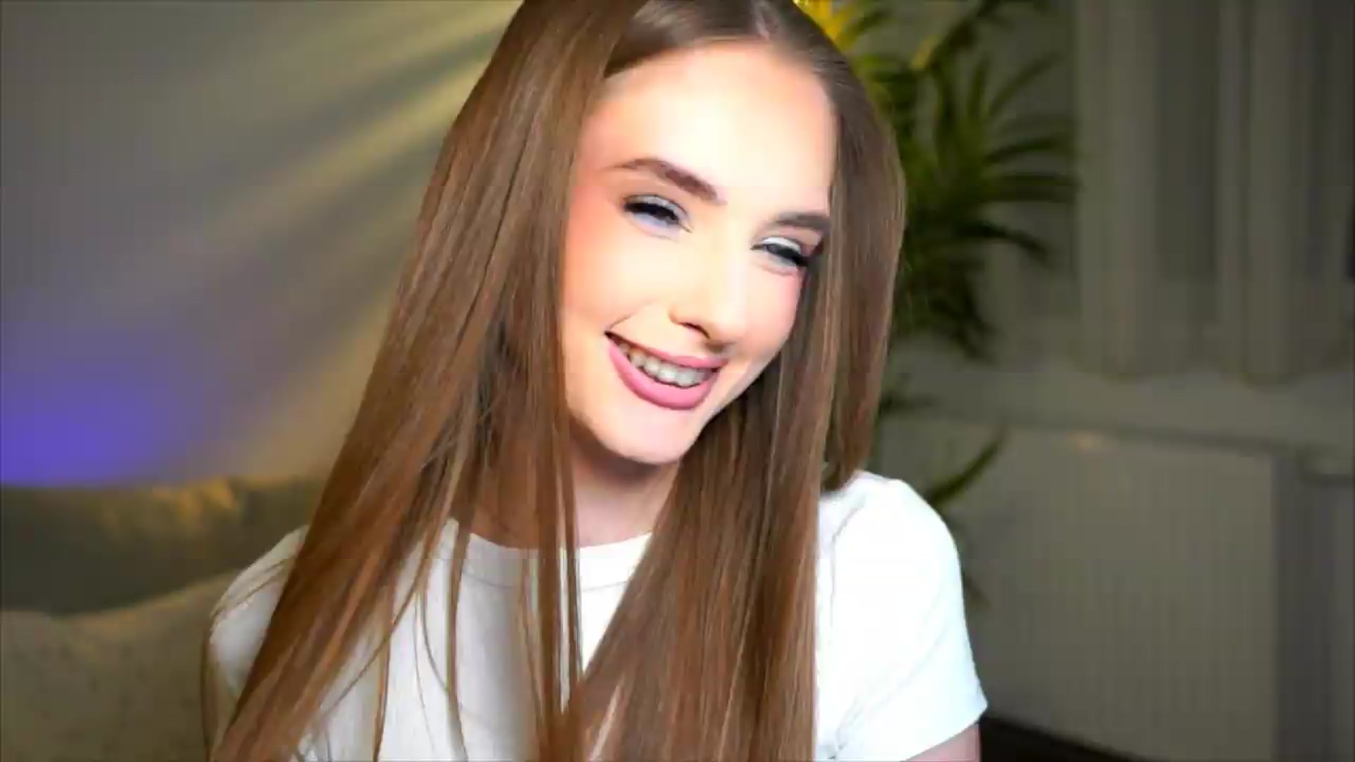 Gallery image thumbnail from petitegonwild's myfreecams stream on, 05/13/2026, 20:21 image 1 of 20