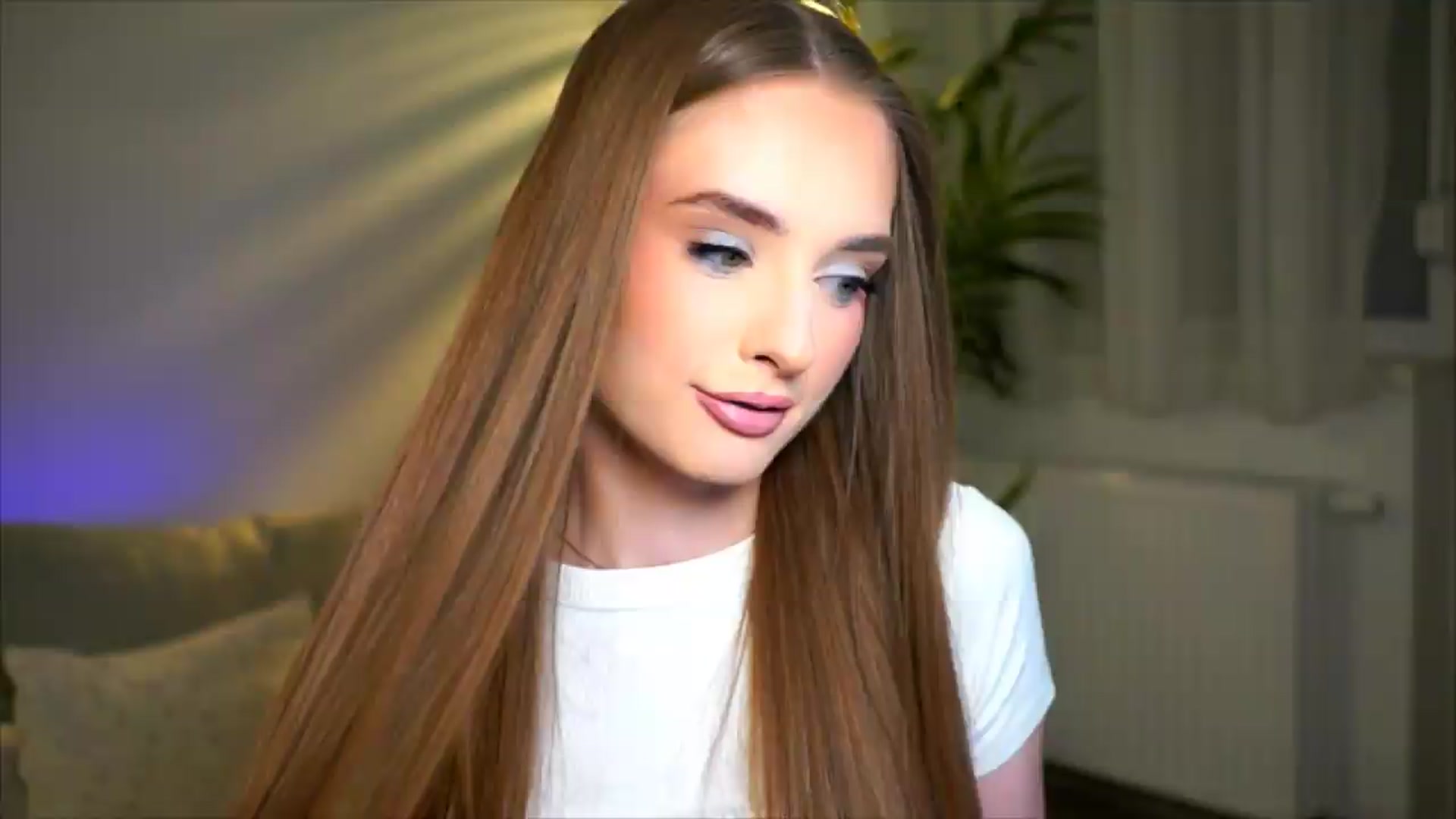 Gallery image thumbnail from petitegonwild's myfreecams stream on, 05/13/2026, 20:21 image 6 of 20