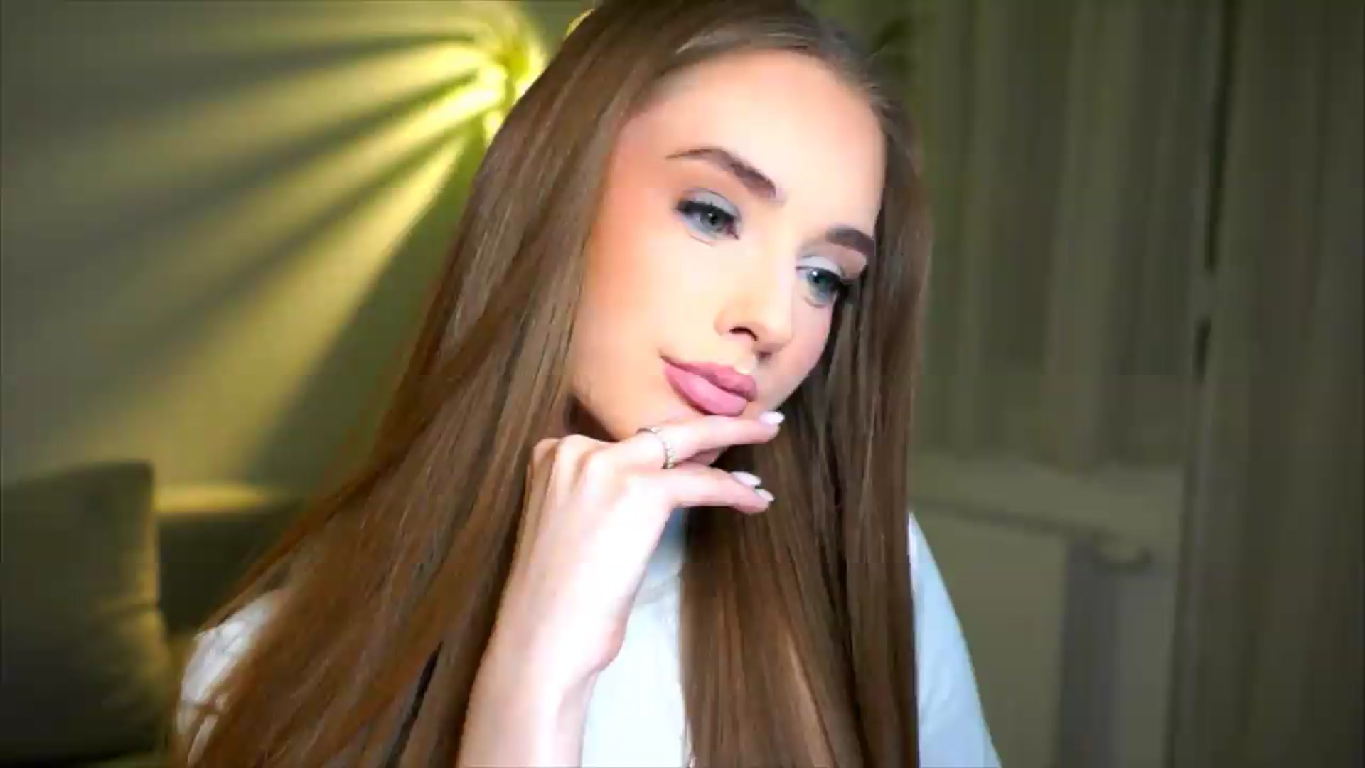 Gallery image thumbnail from petitegonwild's myfreecams stream on, 05/18/2026, 24:28 image 18 of 20