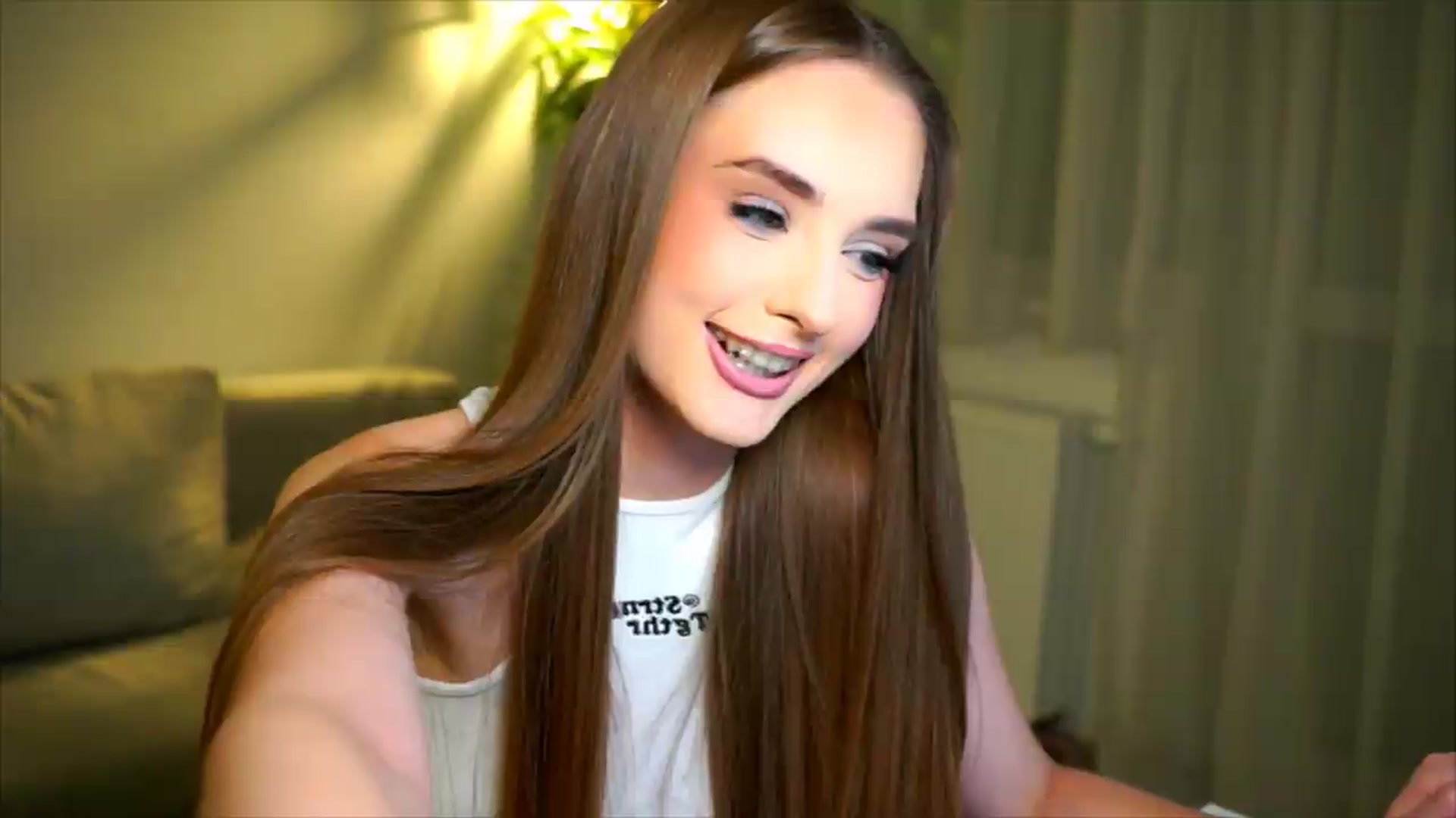 Gallery image thumbnail from petitegonwild's myfreecams stream on, 05/20/2026, 20:30 image 4 of 20