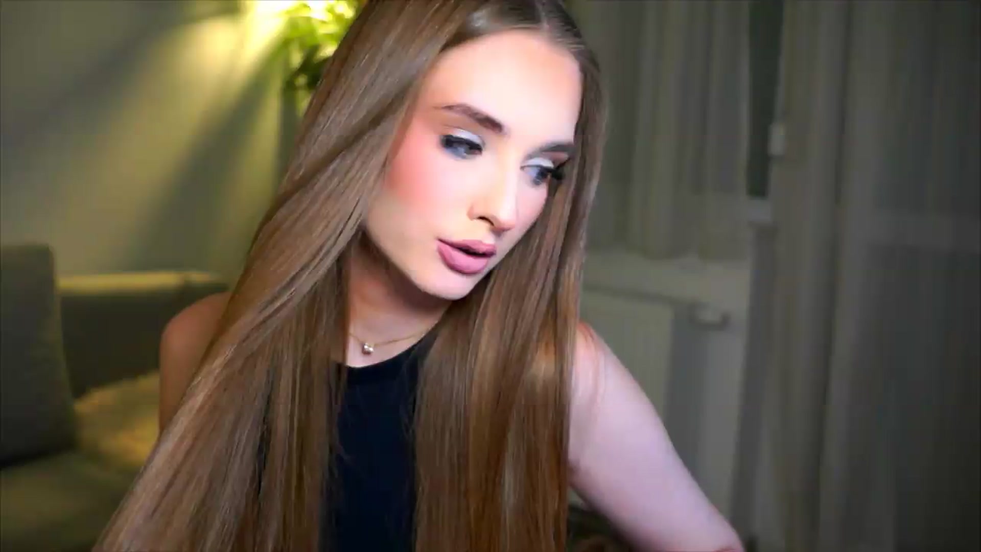 Gallery image thumbnail from petitegonwild's myfreecams stream on, 05/25/2026, 22:09 image 16 of 20