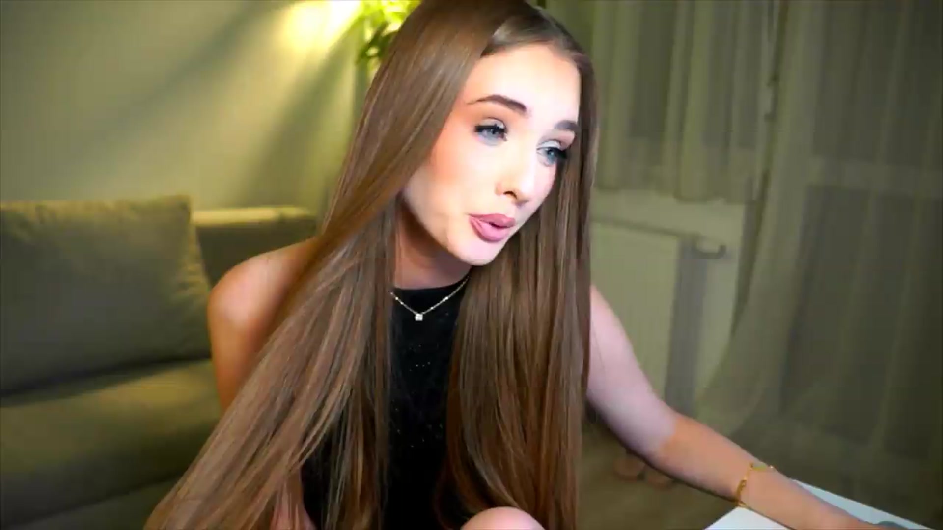 Gallery image thumbnail from petitegonwild's myfreecams stream on, 05/29/2026, 24:38 image 19 of 20