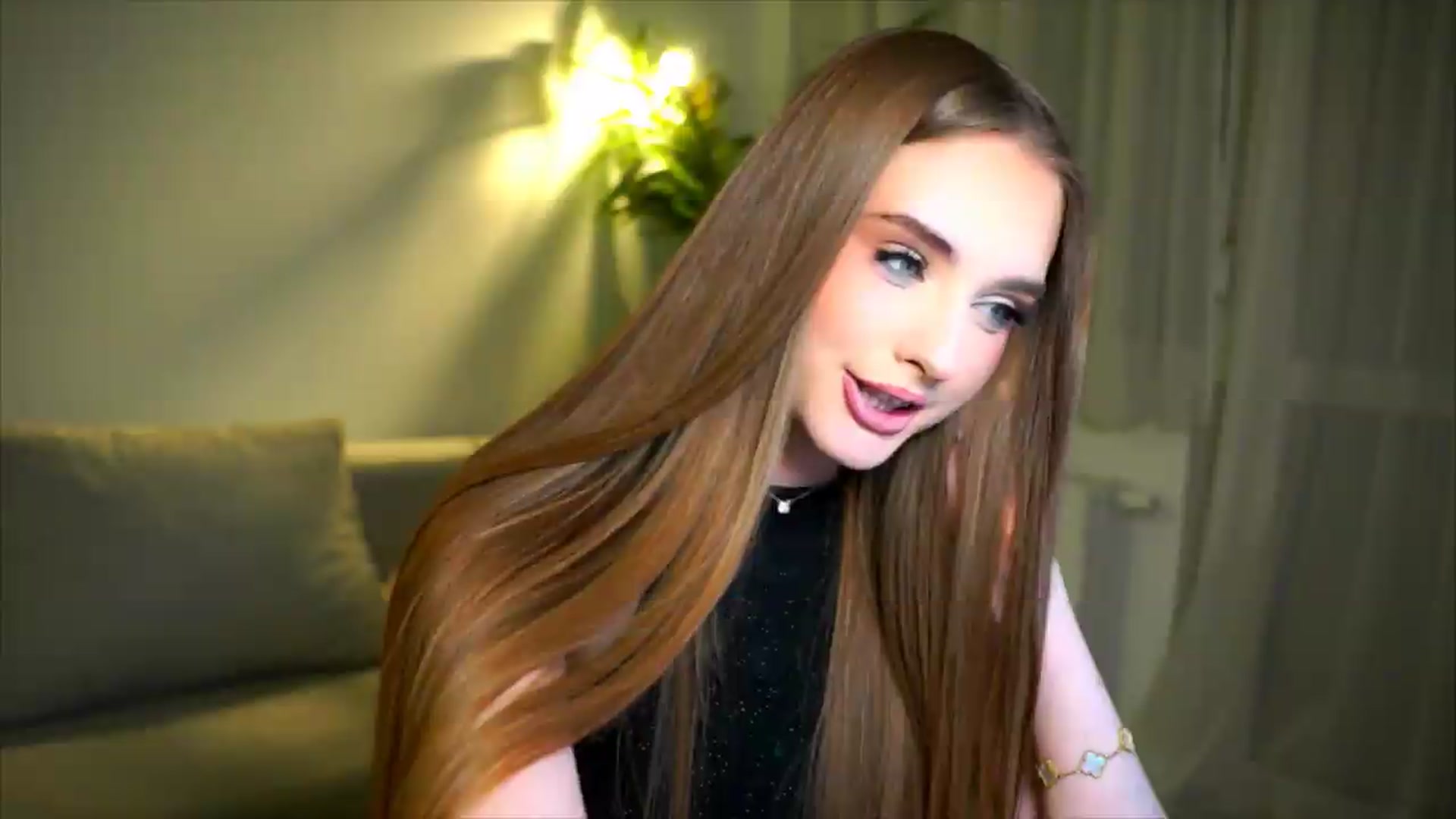 Gallery image thumbnail from petitegonwild's myfreecams stream on, 05/29/2026, 24:38 image 12 of 20