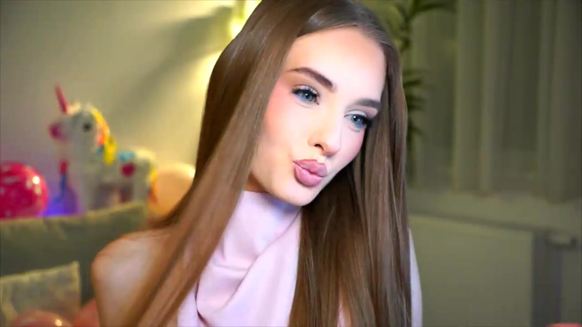 Gallery image thumbnail from petitegonwild's myfreecams stream on, 06/01/2026, 21:06 image 19 of 20
