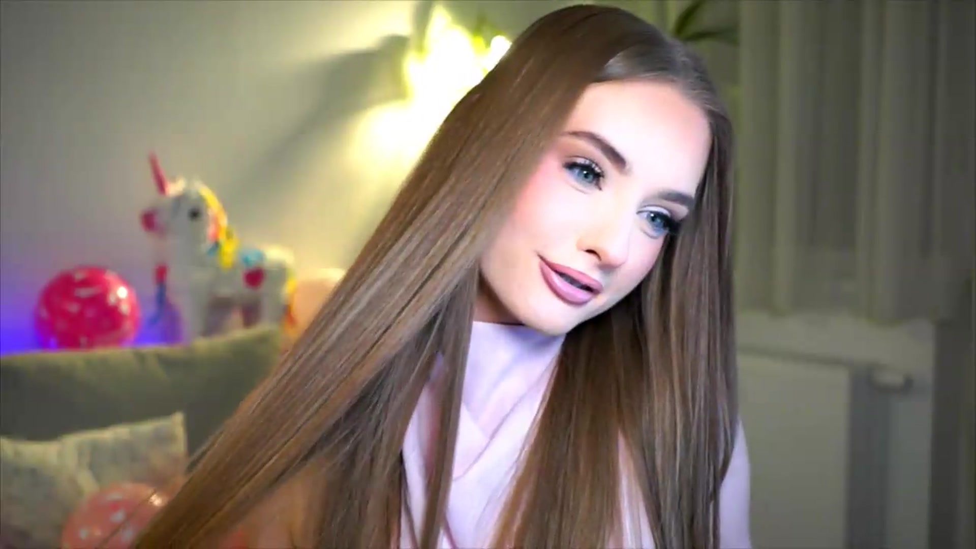 Gallery image thumbnail from petitegonwild's myfreecams stream on, 06/01/2026, 21:06 image 10 of 20