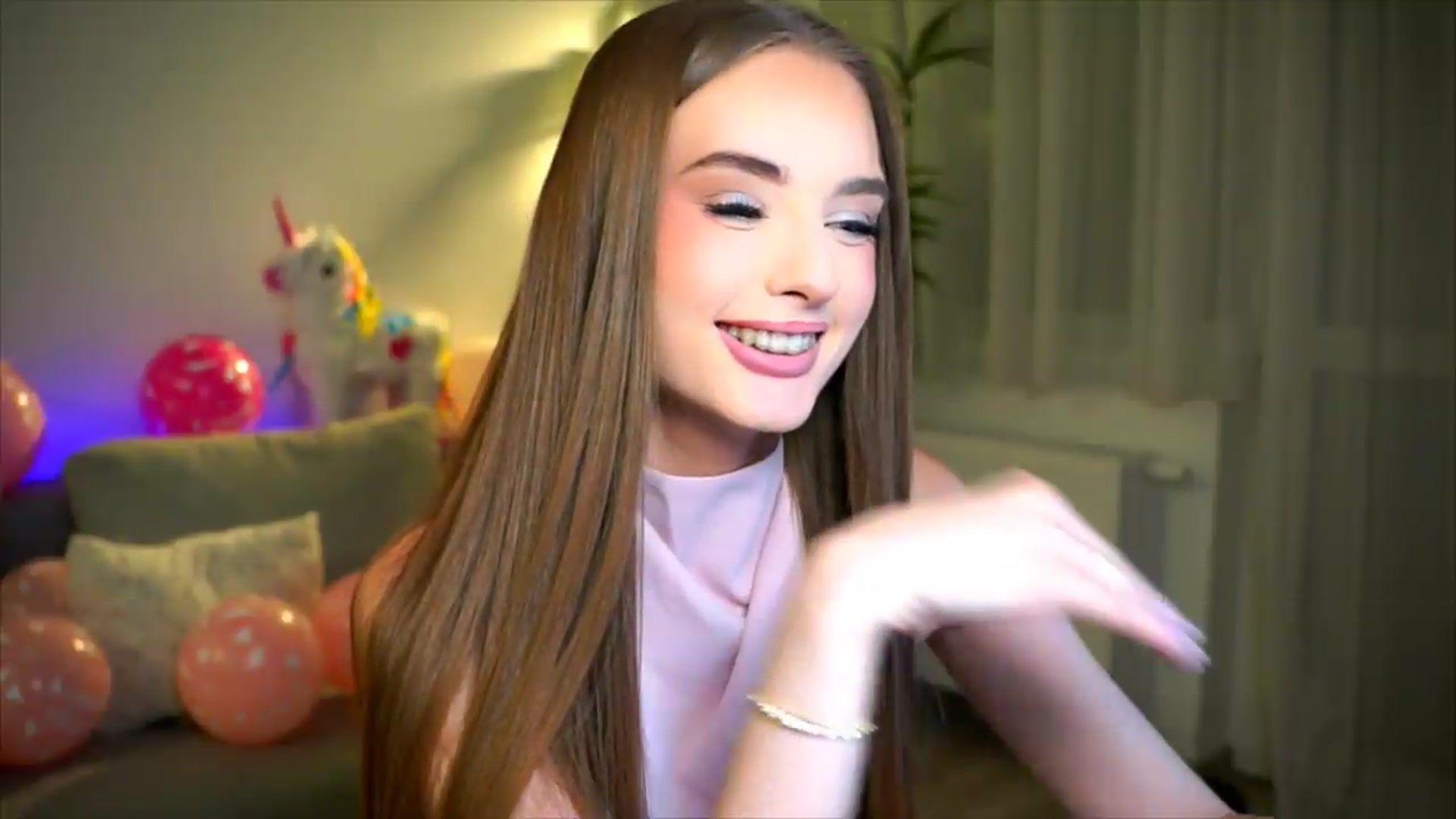 Gallery image thumbnail from petitegonwild's myfreecams stream on, 06/01/2026, 21:06 image 5 of 20