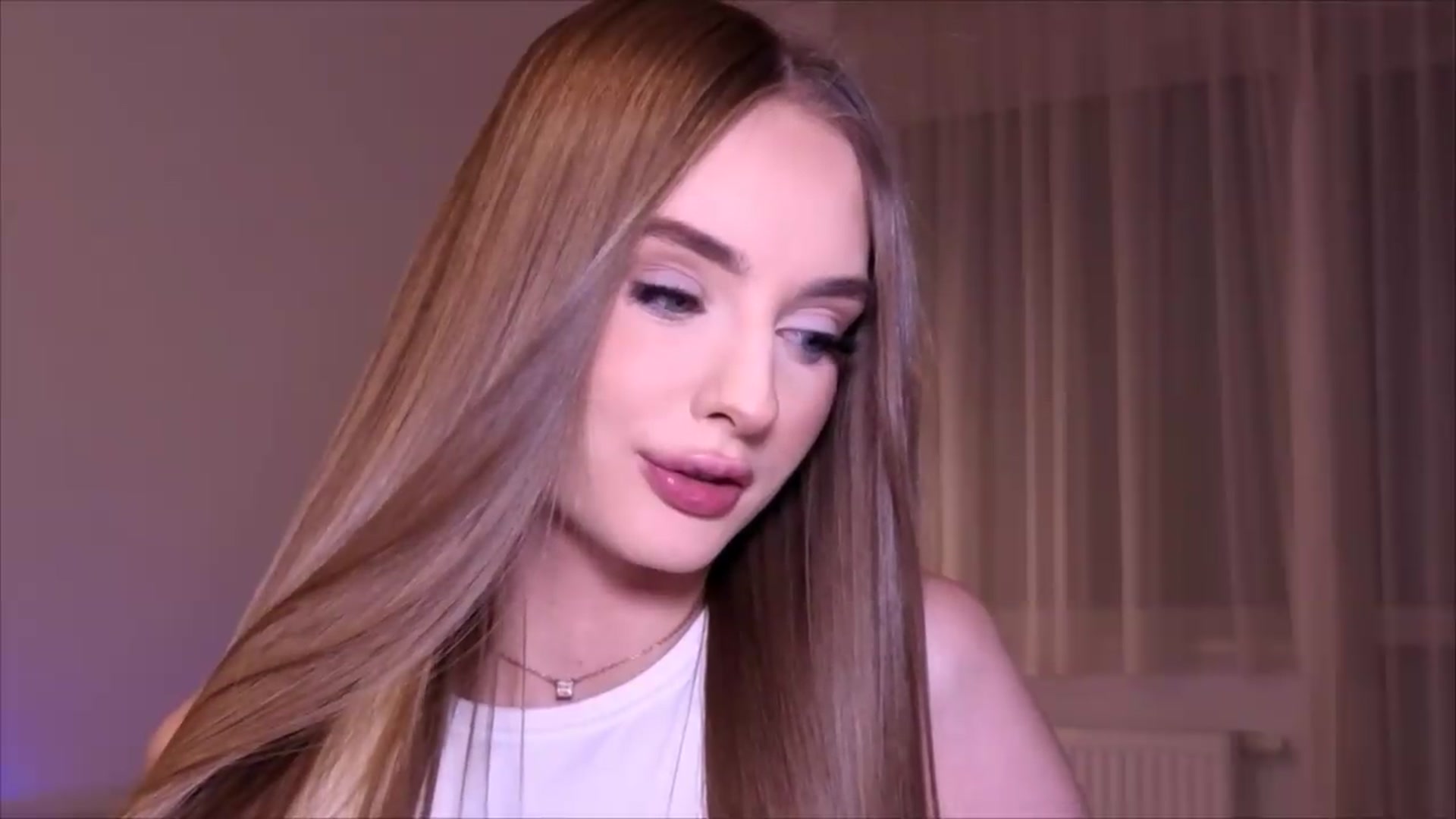 Gallery image thumbnail from petitegonwild's myfreecams stream on, 06/10/2026, 22:55 image 11 of 20