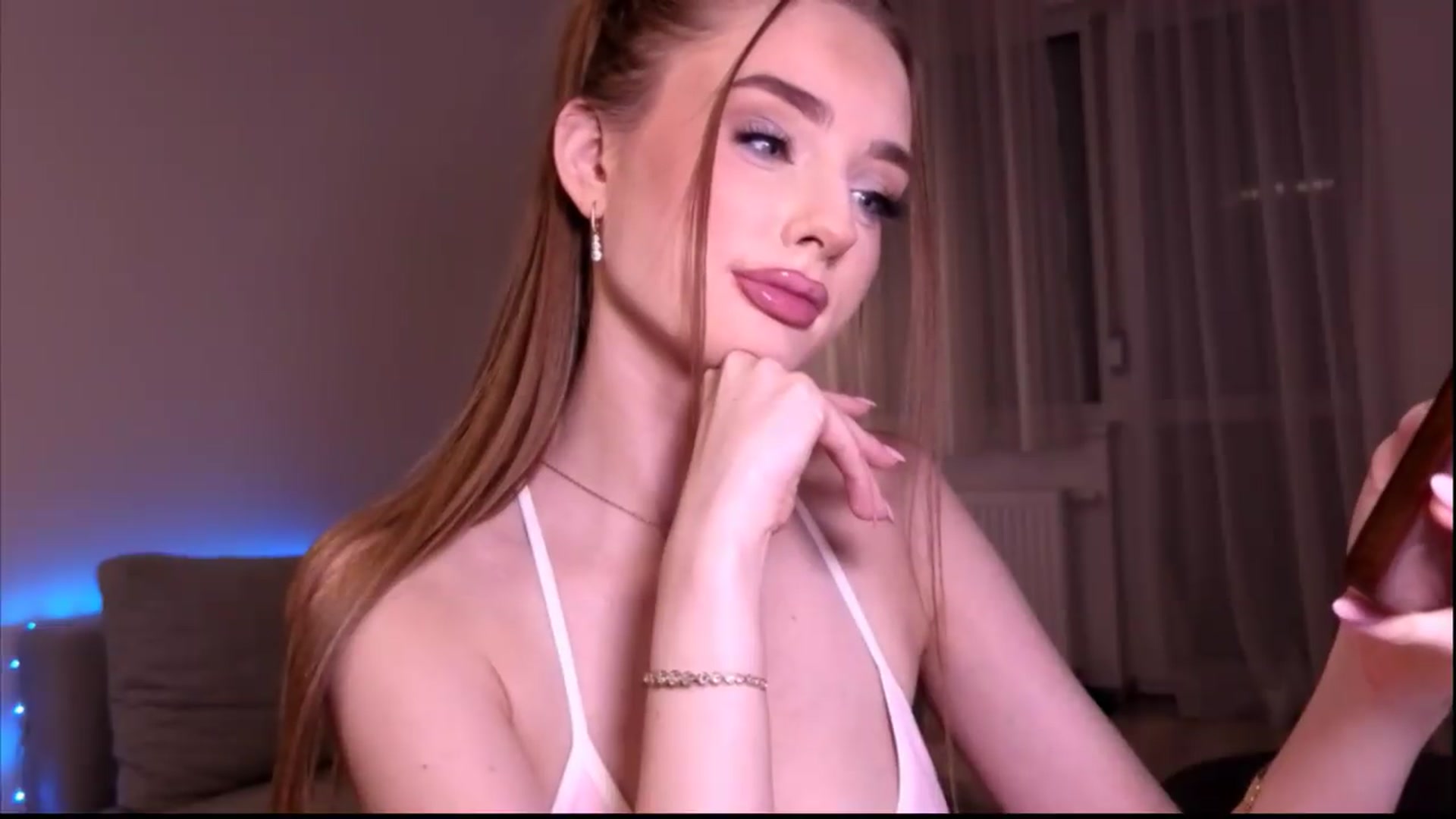 Gallery image thumbnail from petitegonwild's myfreecams stream on, 06/20/2026, 24:54 image 20 of 20