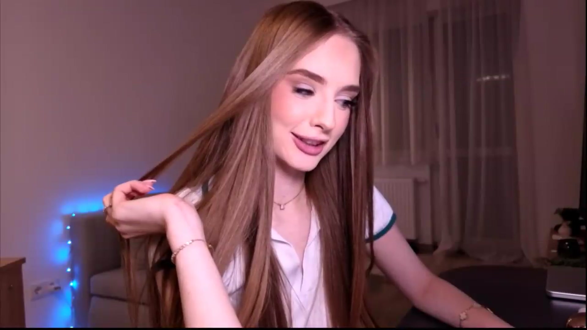 Gallery image thumbnail from petitegonwild's myfreecams stream on, 06/21/2026, 24:00 image 7 of 20