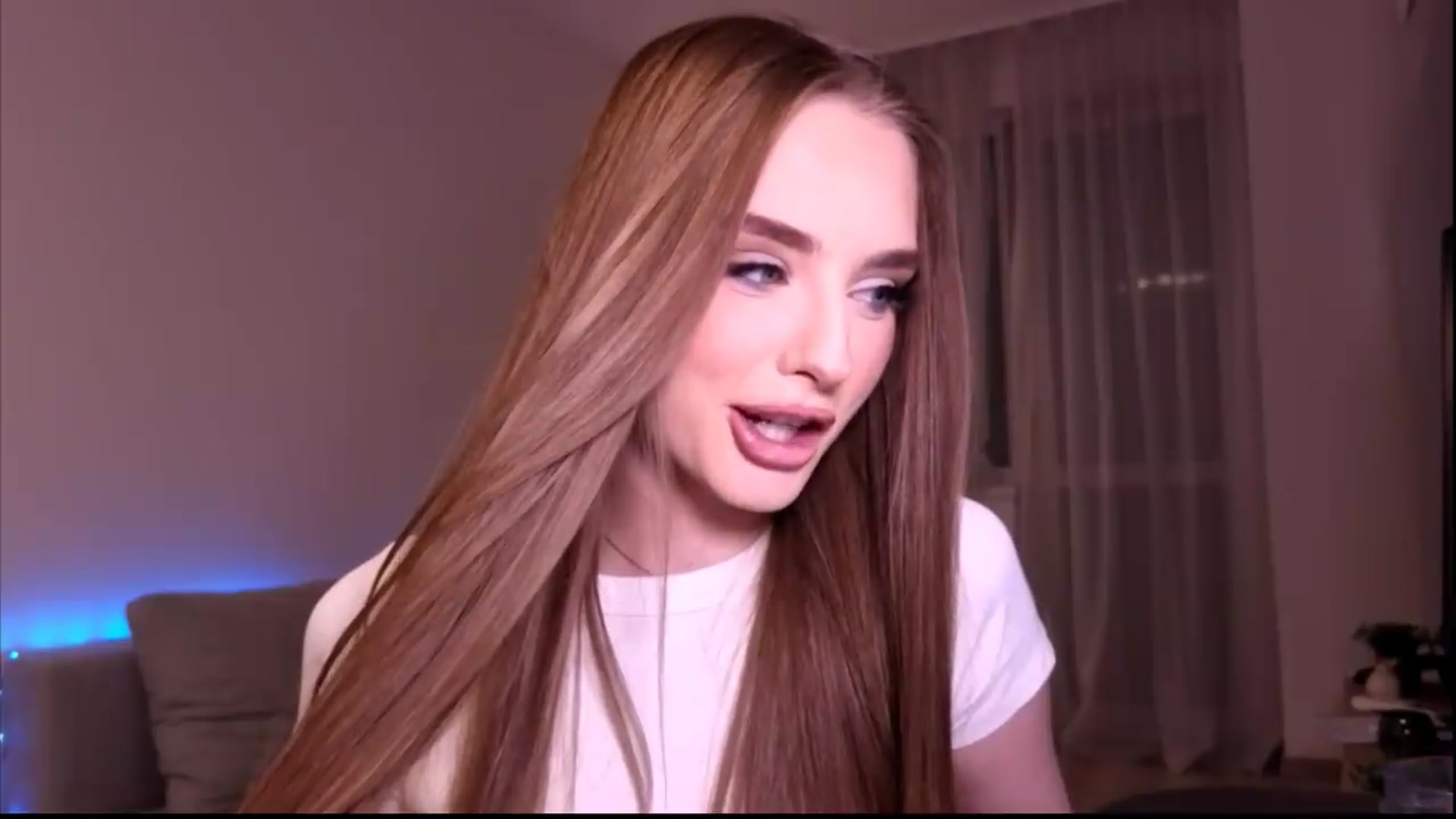 Gallery image thumbnail from petitegonwild's myfreecams stream on, 06/21/2026, 19:55 image 18 of 20