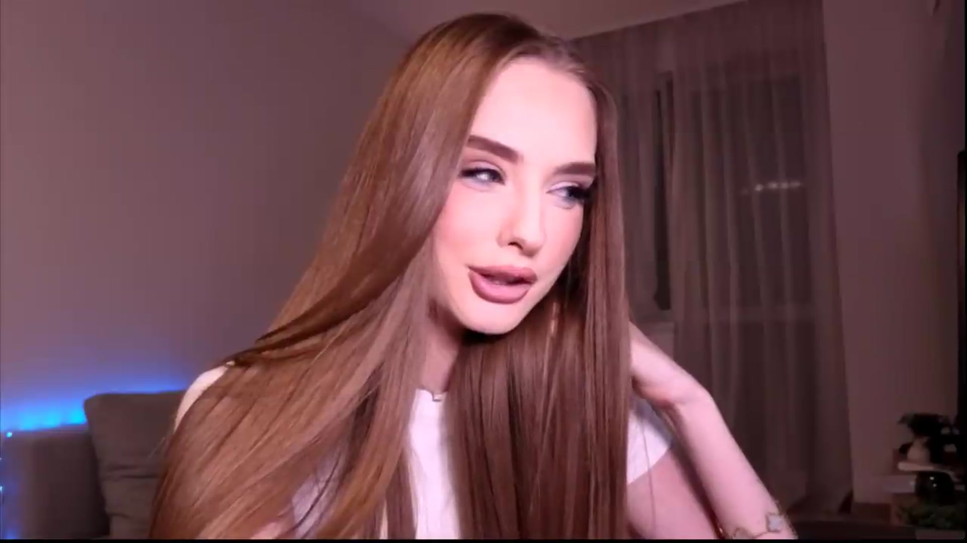 Gallery image thumbnail from petitegonwild's myfreecams stream on, 06/21/2026, 19:55 image 9 of 20