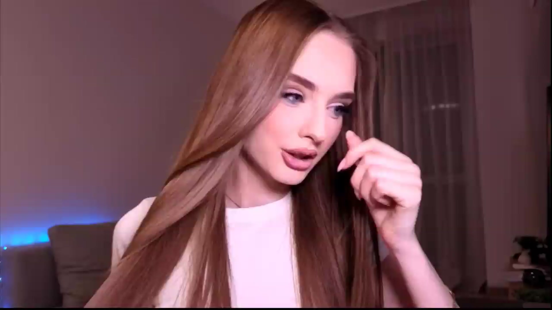 Gallery image thumbnail from petitegonwild's myfreecams stream on, 06/21/2026, 19:55 image 5 of 20