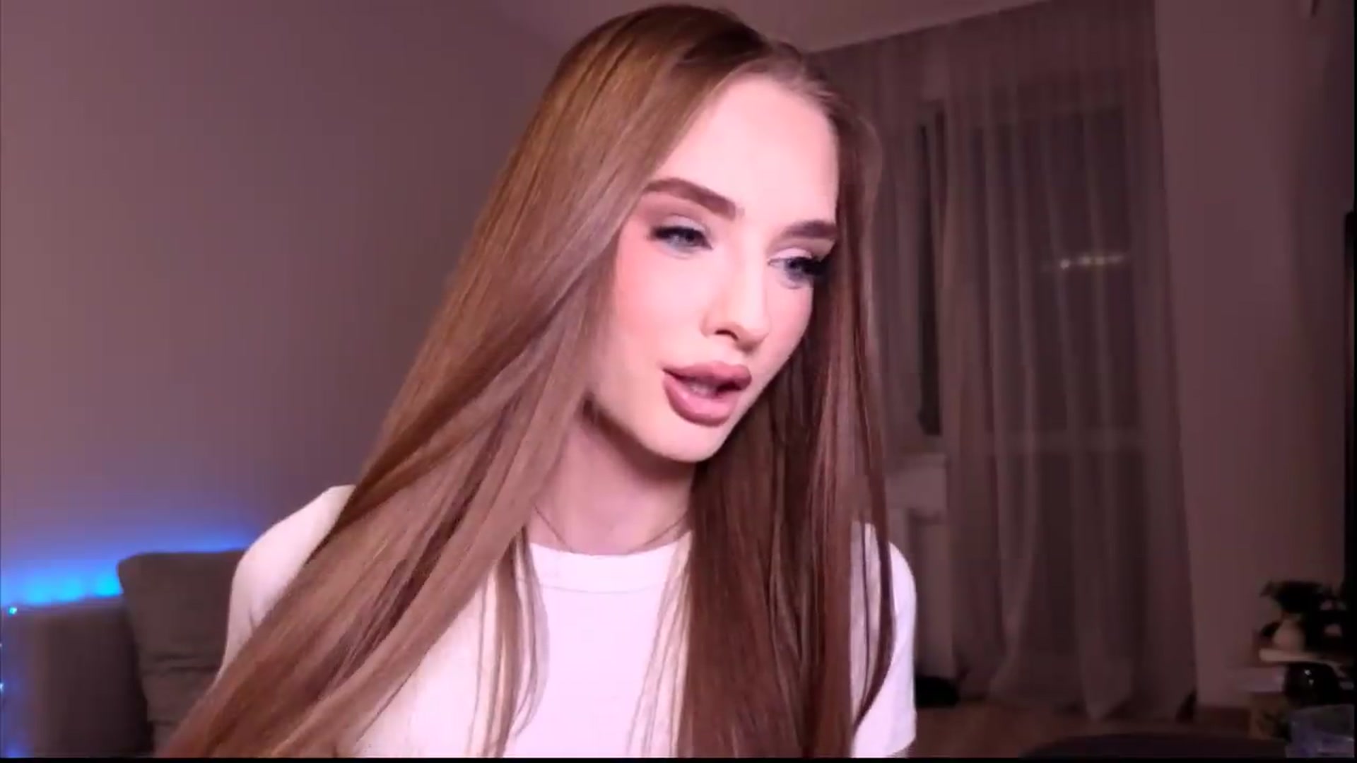 Gallery image thumbnail from petitegonwild's myfreecams stream on, 06/21/2026, 19:55 image 15 of 20