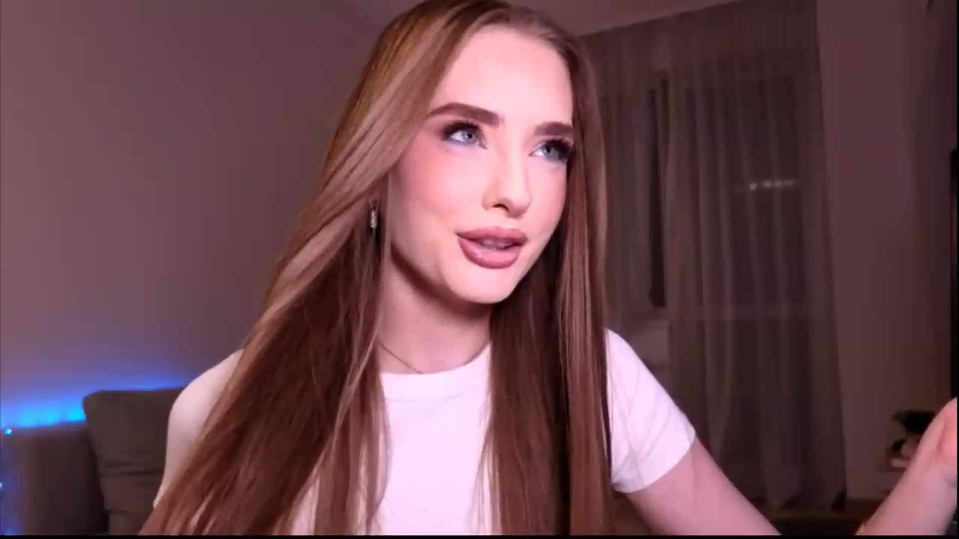 Gallery image thumbnail from petitegonwild's myfreecams stream on, 06/21/2026, 19:55 image 17 of 20