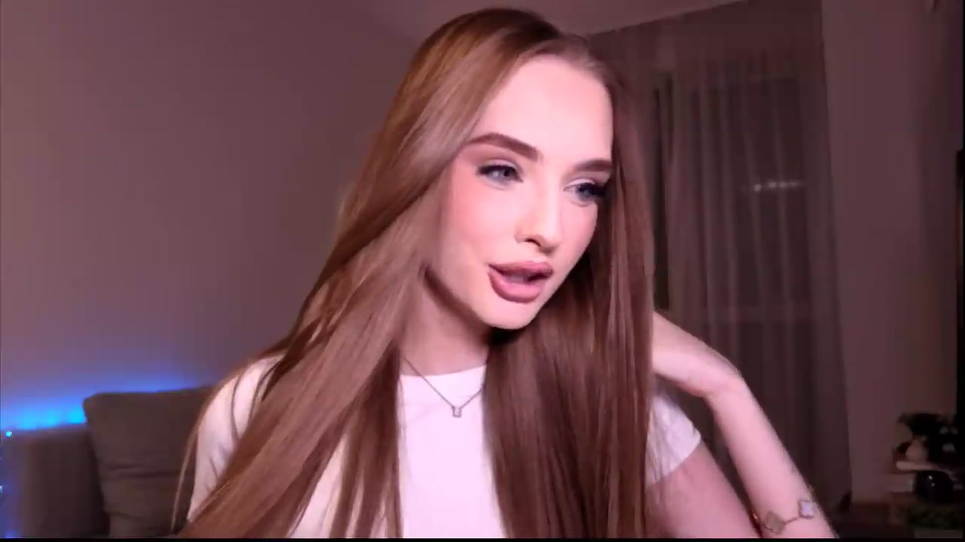 Gallery image thumbnail from petitegonwild's myfreecams stream on, 06/21/2026, 19:55 image 7 of 20