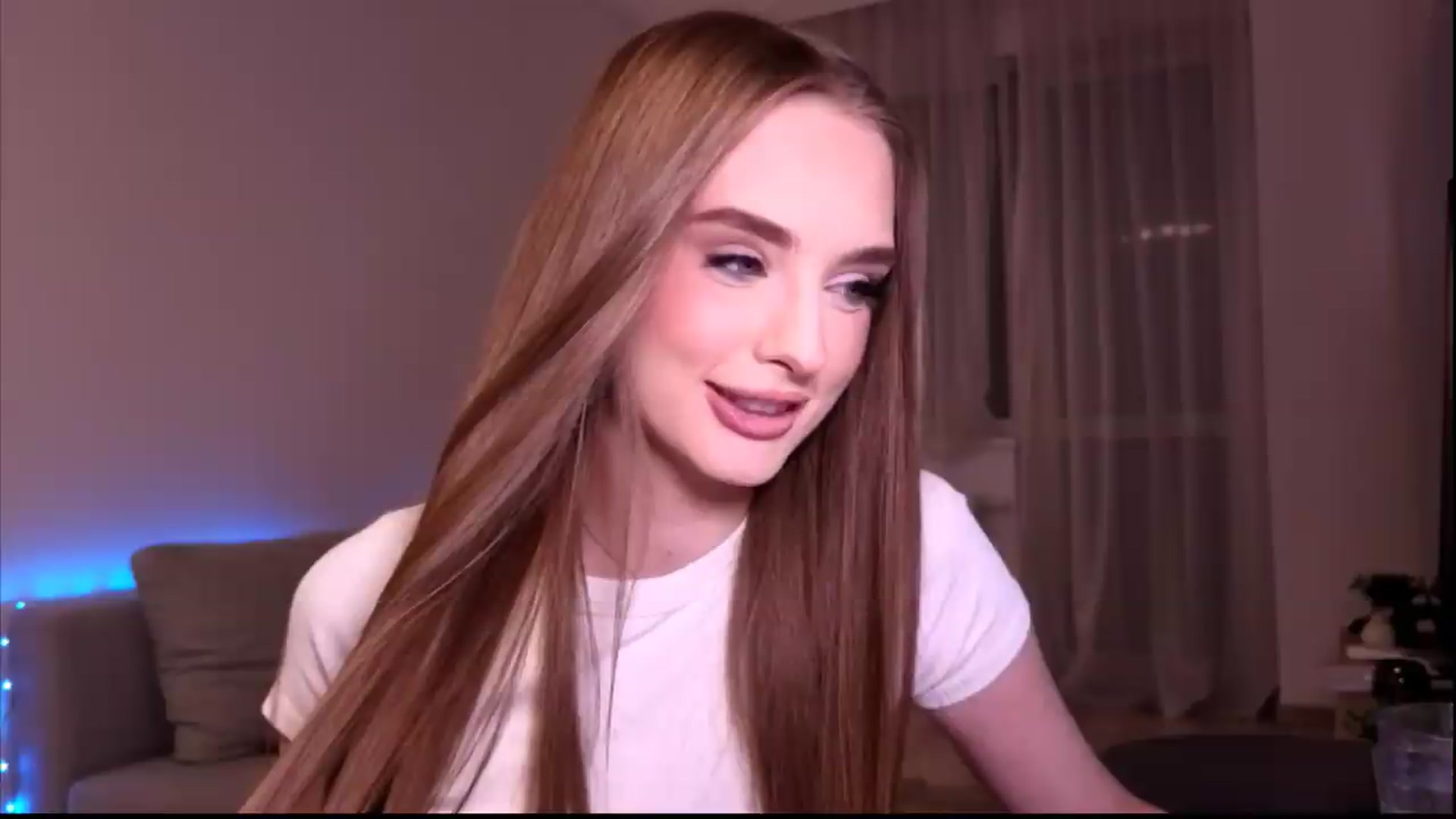Gallery image thumbnail from petitegonwild's myfreecams stream on, 06/21/2026, 20:14 image 8 of 20