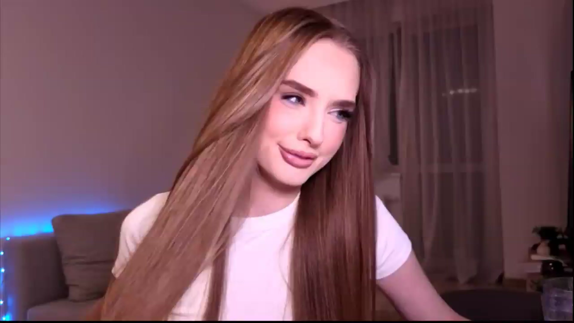 Gallery image thumbnail from petitegonwild's myfreecams stream on, 06/21/2026, 20:14 image 1 of 20