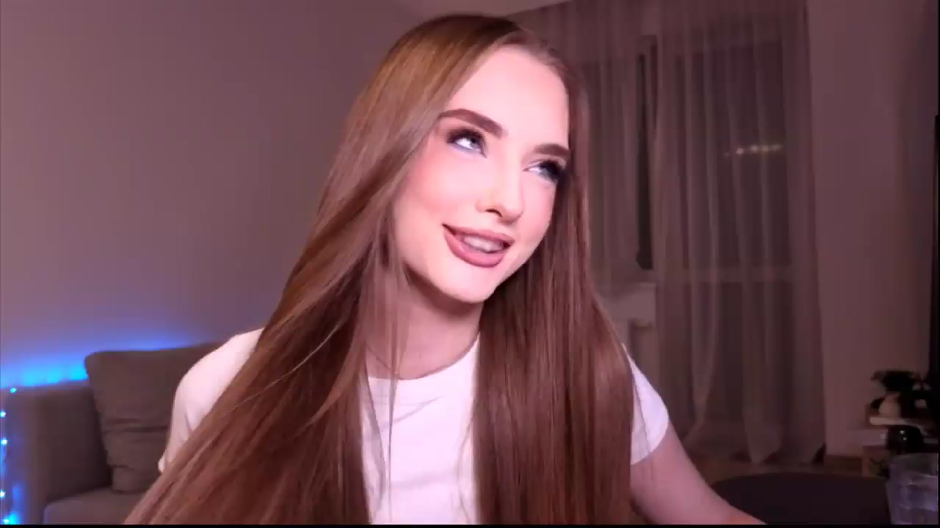 Gallery image thumbnail from petitegonwild's myfreecams stream on, 06/21/2026, 20:14 image 9 of 20