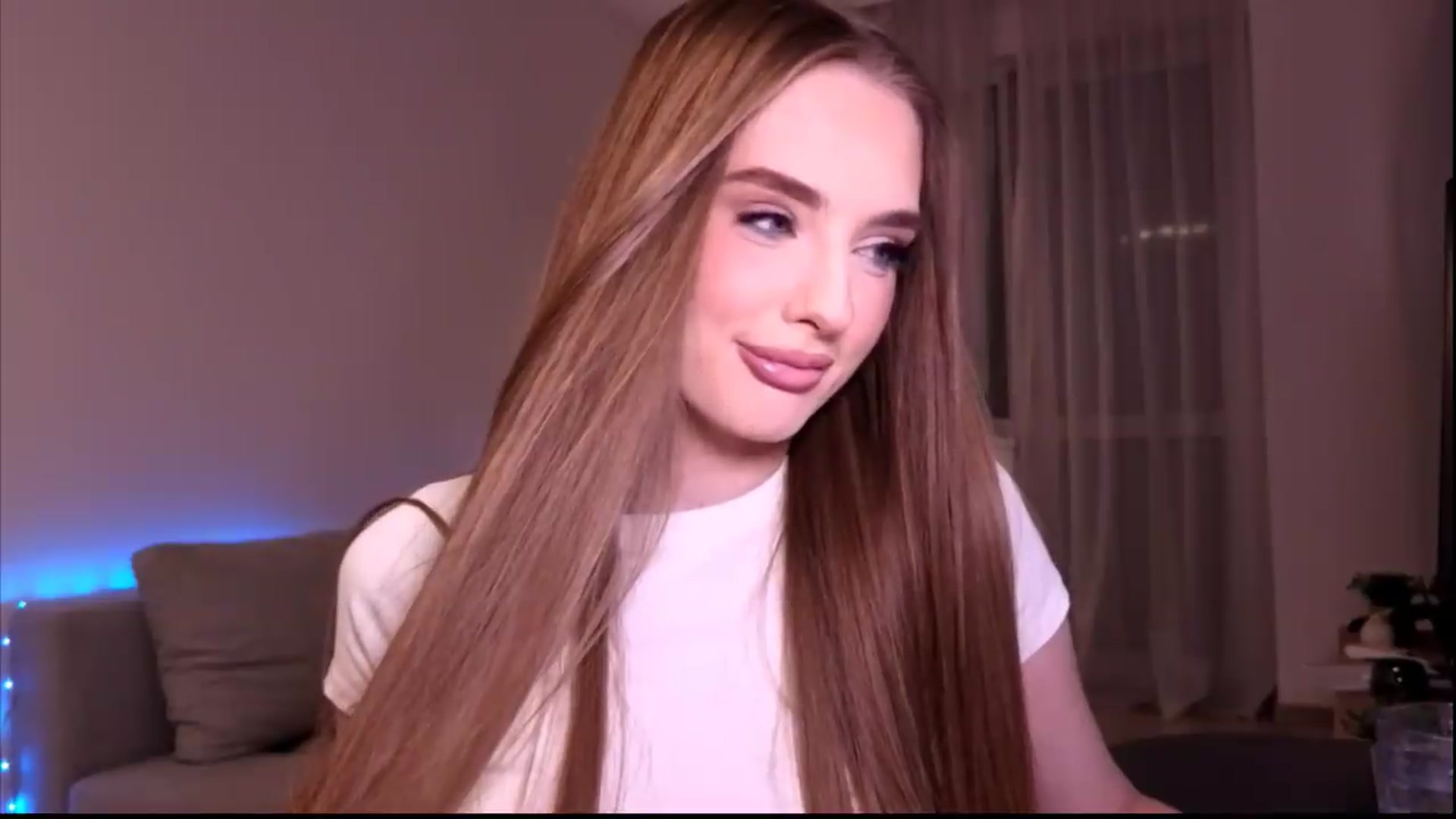 Gallery image thumbnail from petitegonwild's myfreecams stream on, 06/21/2026, 20:14 image 3 of 20