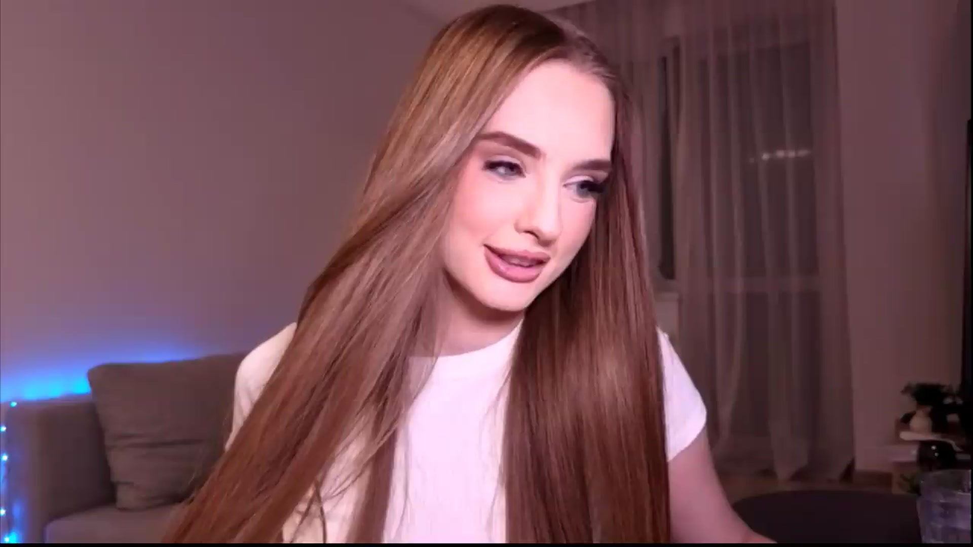Gallery image thumbnail from petitegonwild's myfreecams stream on, 06/21/2026, 20:14 image 5 of 20