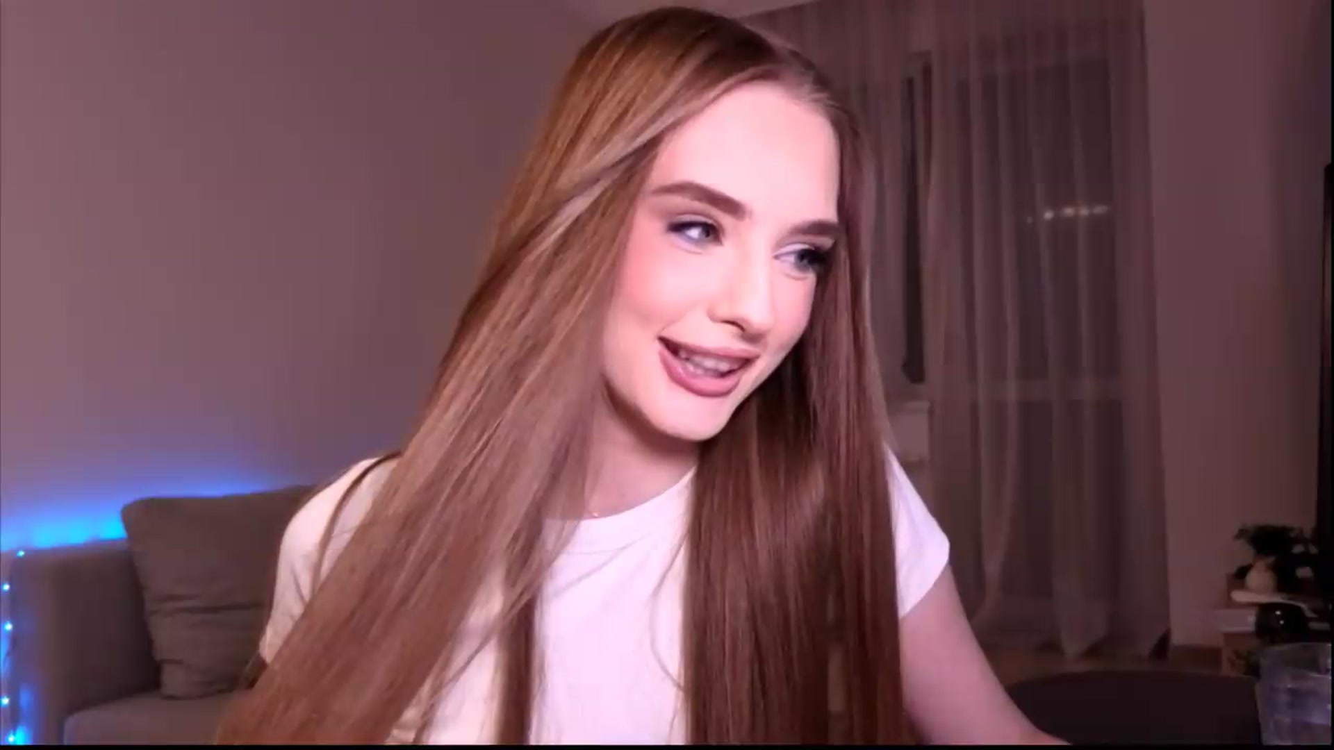 Gallery image thumbnail from petitegonwild's myfreecams stream on, 06/21/2026, 20:14 image 2 of 20