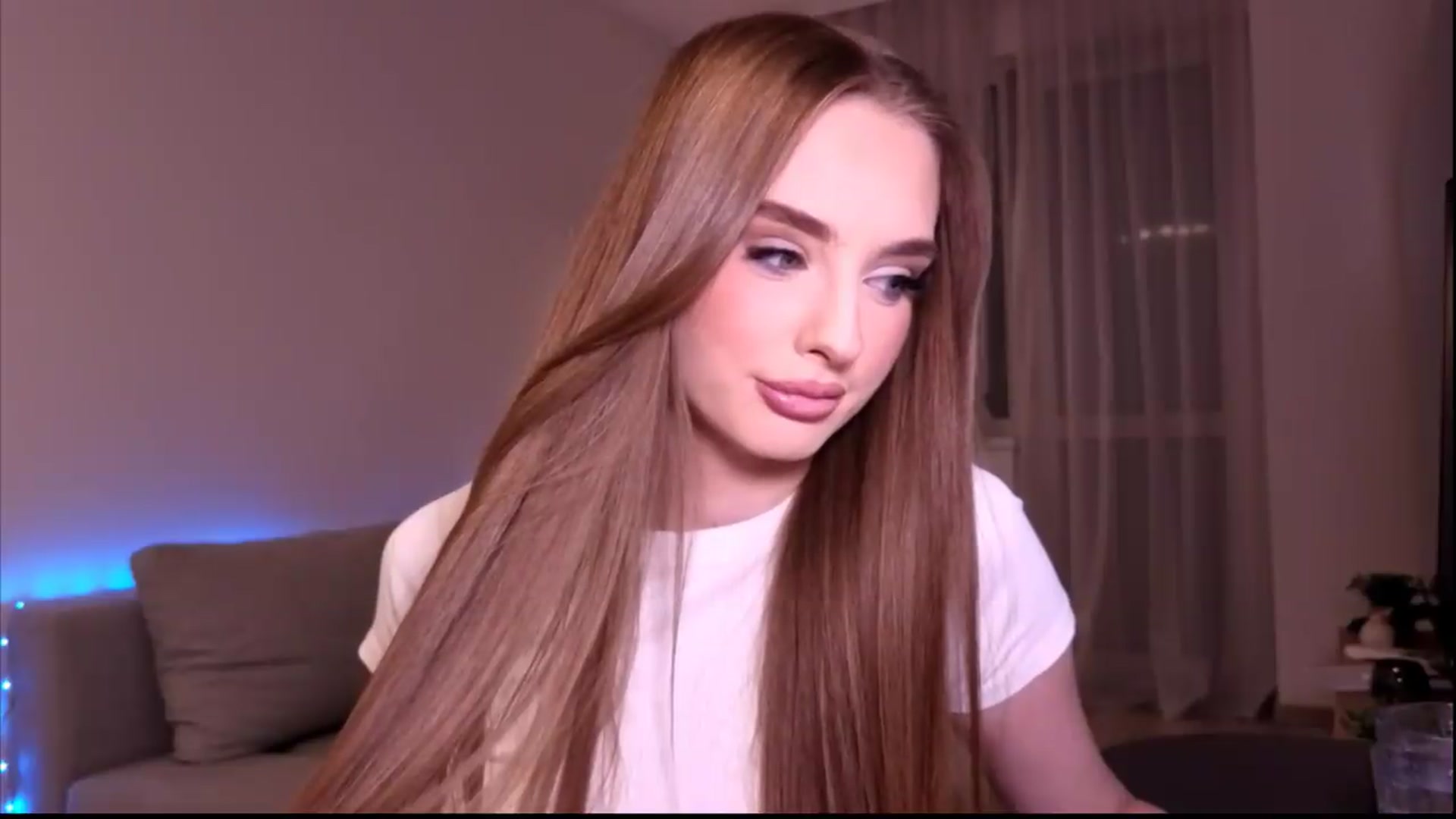 Gallery image thumbnail from petitegonwild's myfreecams stream on, 06/21/2026, 20:14 image 12 of 20