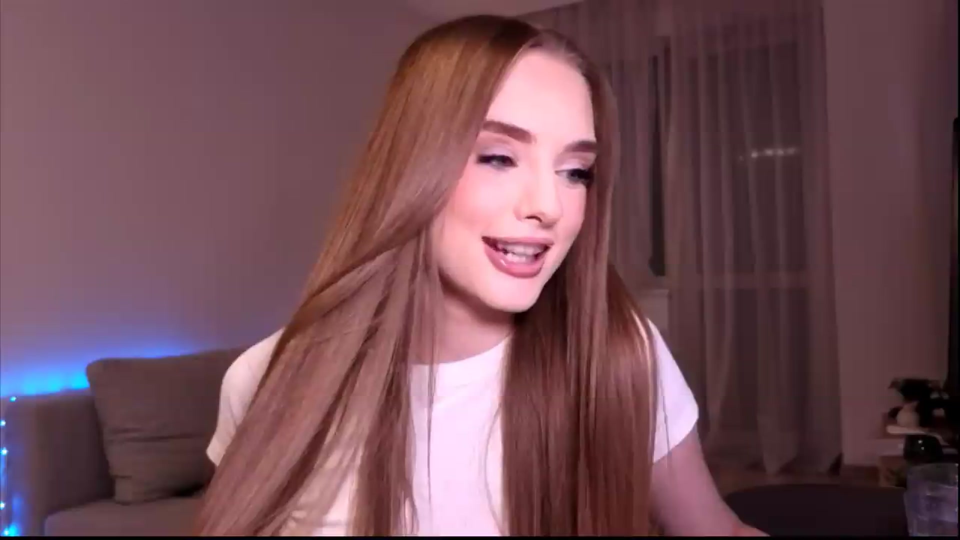 Gallery image thumbnail from petitegonwild's myfreecams stream on, 06/21/2026, 20:14 image 14 of 20