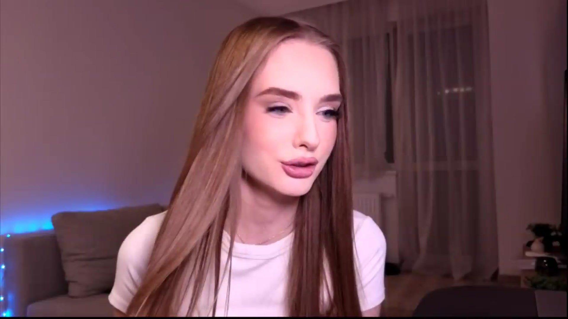 Gallery image thumbnail from petitegonwild's myfreecams stream on, 06/21/2026, 21:02 image 13 of 20