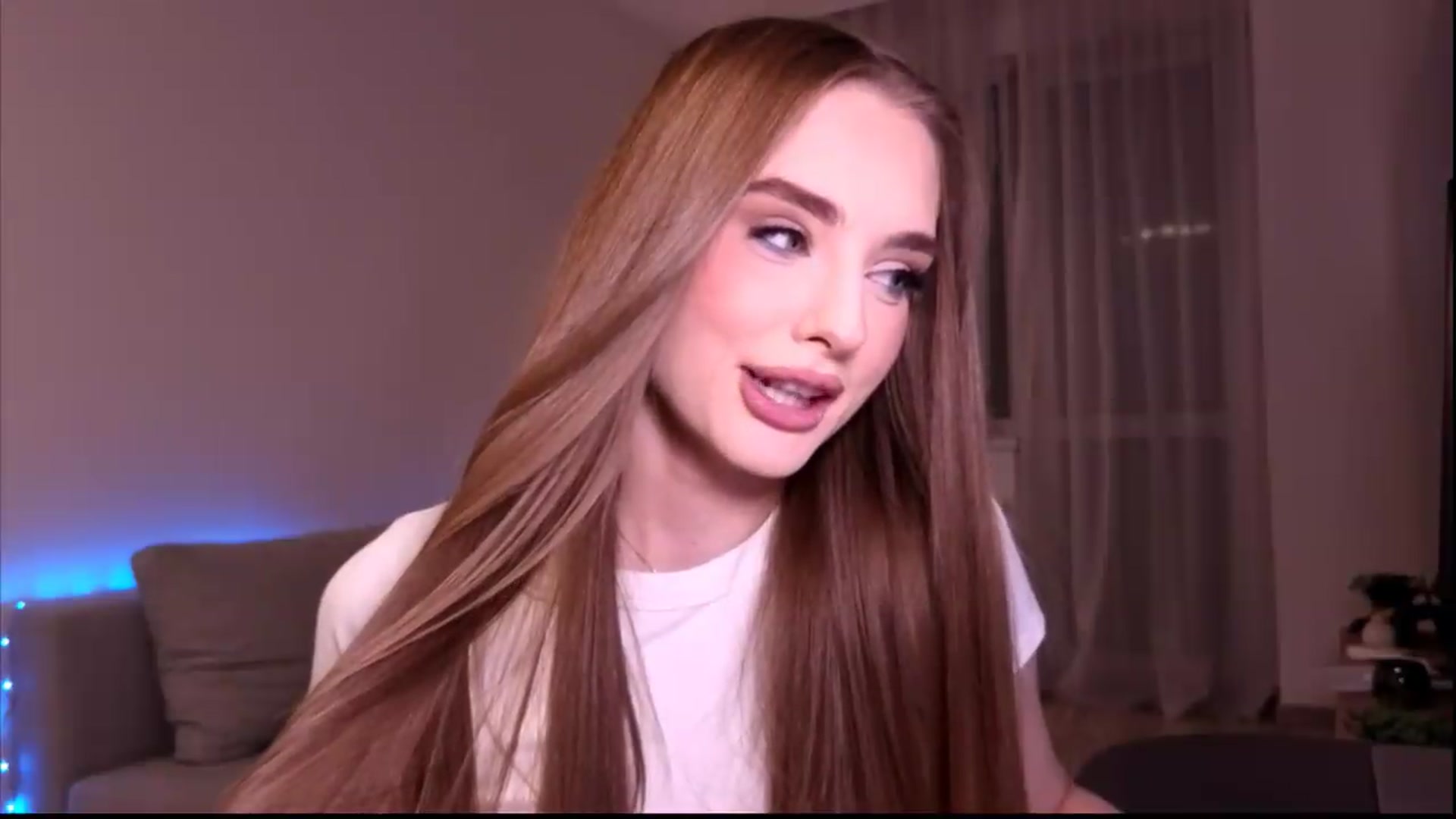 Gallery image thumbnail from petitegonwild's myfreecams stream on, 06/21/2026, 21:02 image 9 of 20