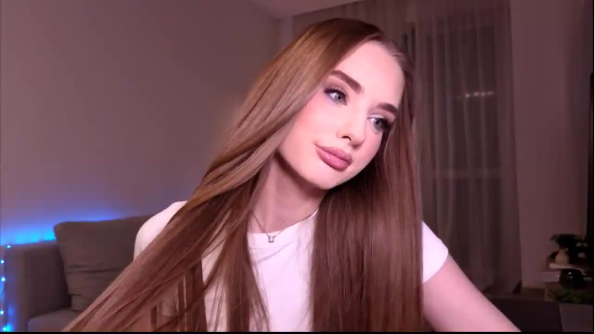 Gallery image thumbnail from petitegonwild's myfreecams stream on, 06/21/2026, 21:02 image 19 of 20