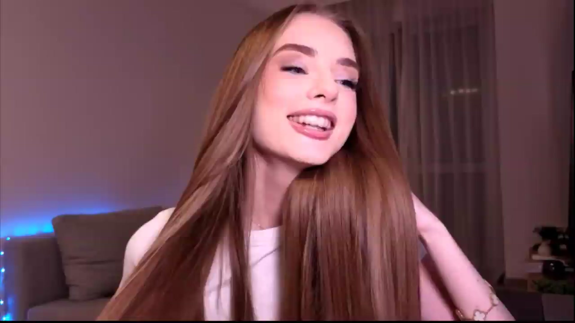 Gallery image thumbnail from petitegonwild's myfreecams stream on, 06/21/2026, 21:02 image 3 of 20