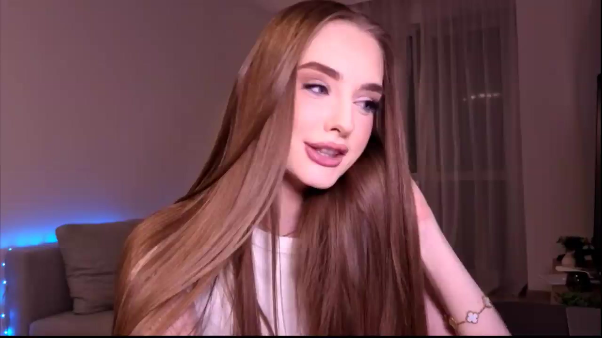 Gallery image thumbnail from petitegonwild's myfreecams stream on, 06/21/2026, 21:02 image 7 of 20