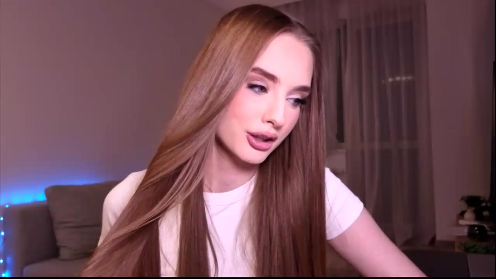 Gallery image thumbnail from petitegonwild's myfreecams stream on, 06/21/2026, 21:02 image 10 of 20