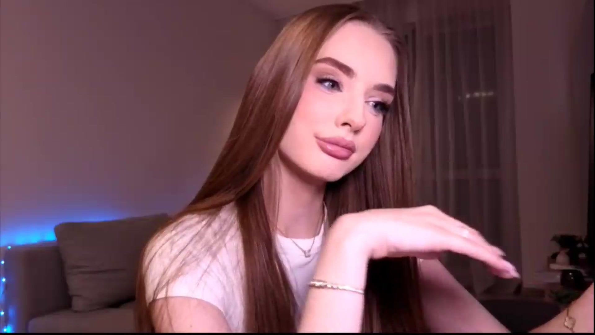 Gallery image thumbnail from petitegonwild's myfreecams stream on, 06/21/2026, 21:02 image 16 of 20