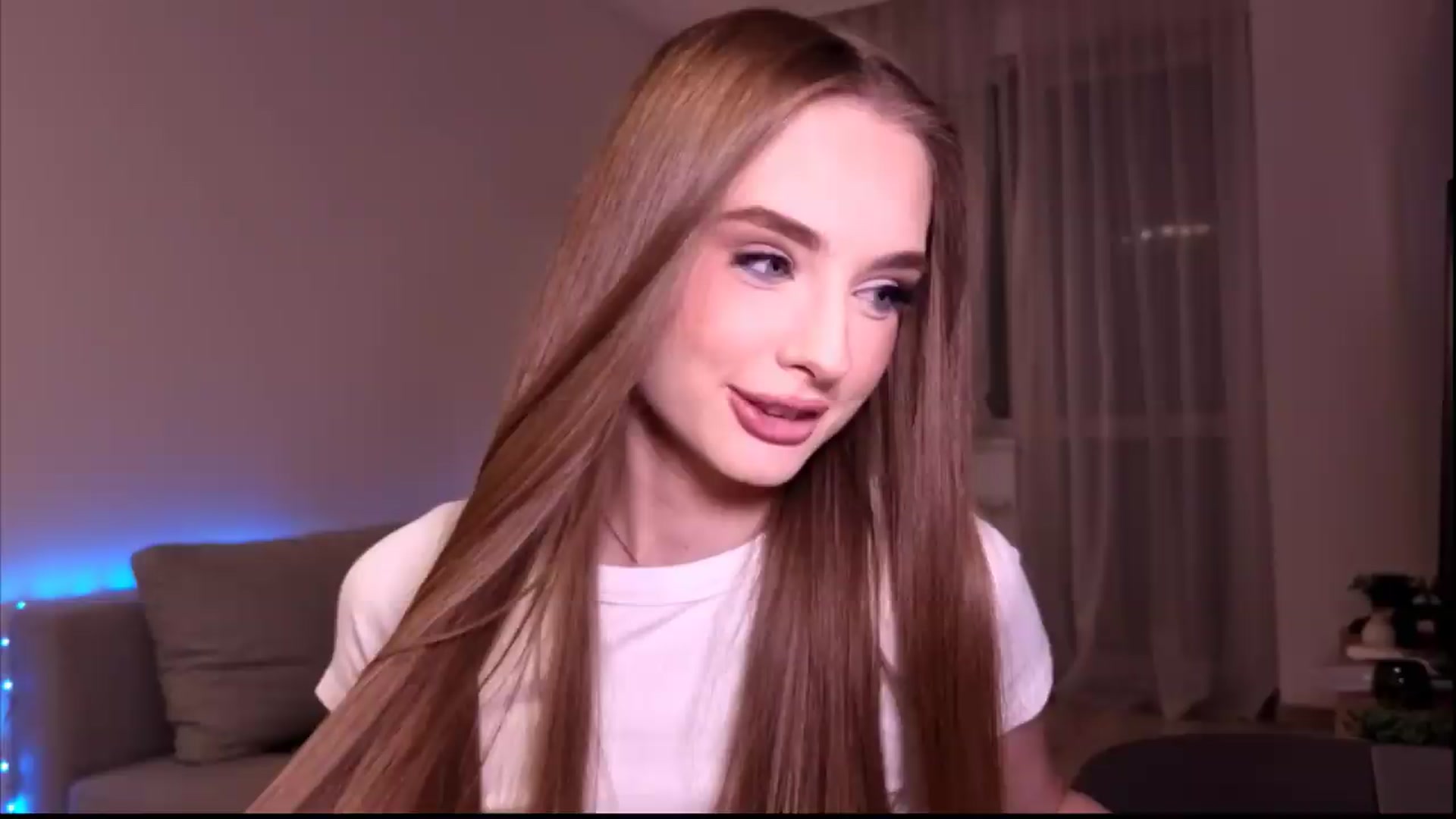 Gallery image thumbnail from petitegonwild's myfreecams stream on, 06/21/2026, 21:02 image 2 of 20