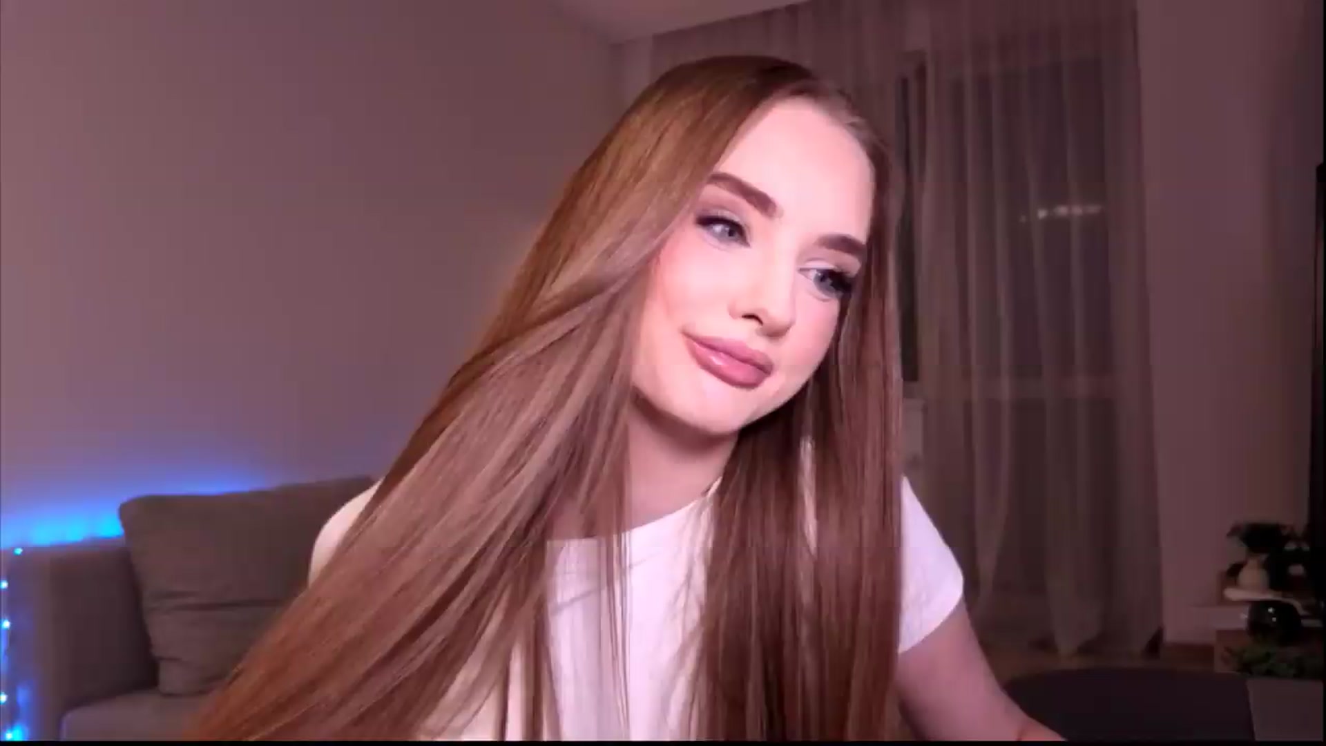 Gallery image thumbnail from petitegonwild's myfreecams stream on, 06/21/2026, 21:48 image 8 of 20
