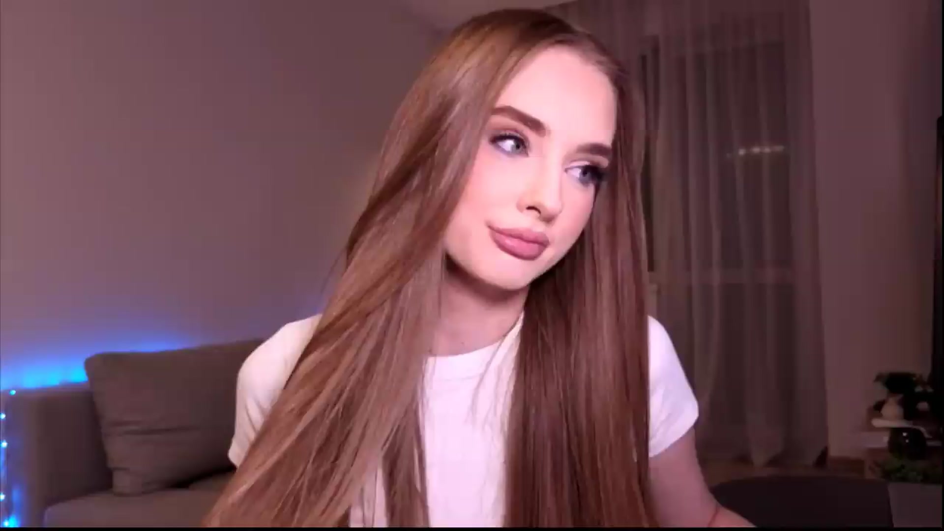 Gallery image thumbnail from petitegonwild's myfreecams stream on, 06/21/2026, 21:48 image 11 of 20