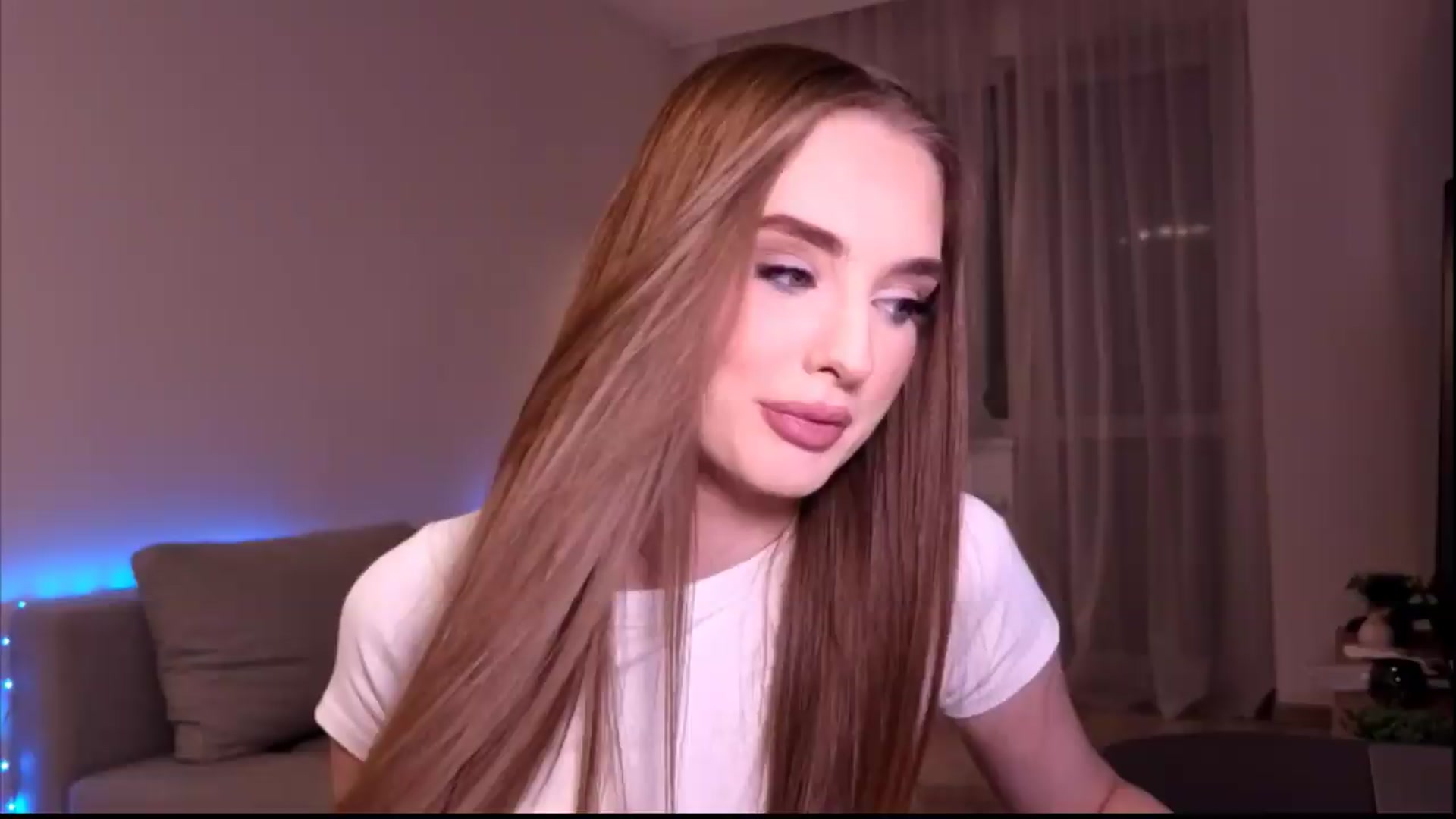 Gallery image thumbnail from petitegonwild's myfreecams stream on, 06/21/2026, 21:48 image 7 of 20