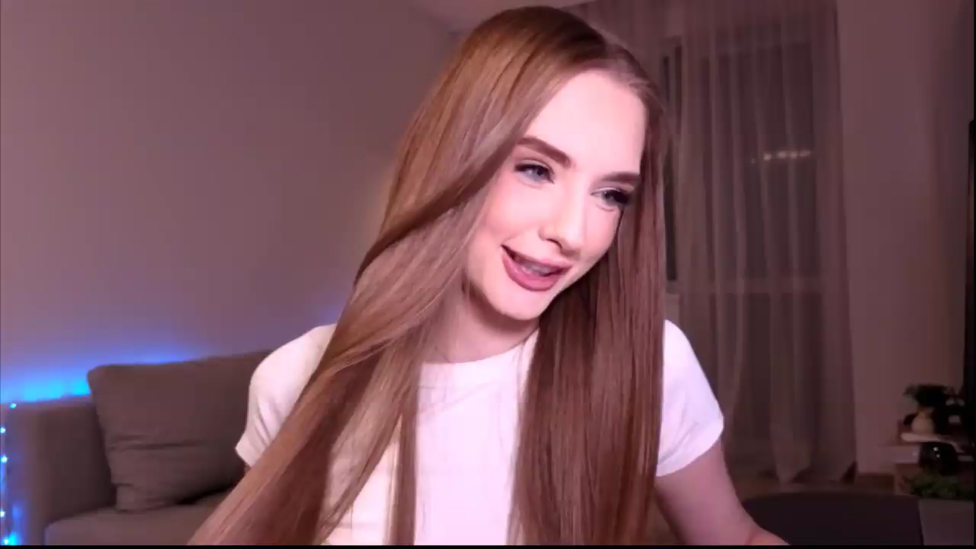 Gallery image thumbnail from petitegonwild's myfreecams stream on, 06/21/2026, 21:48 image 1 of 20