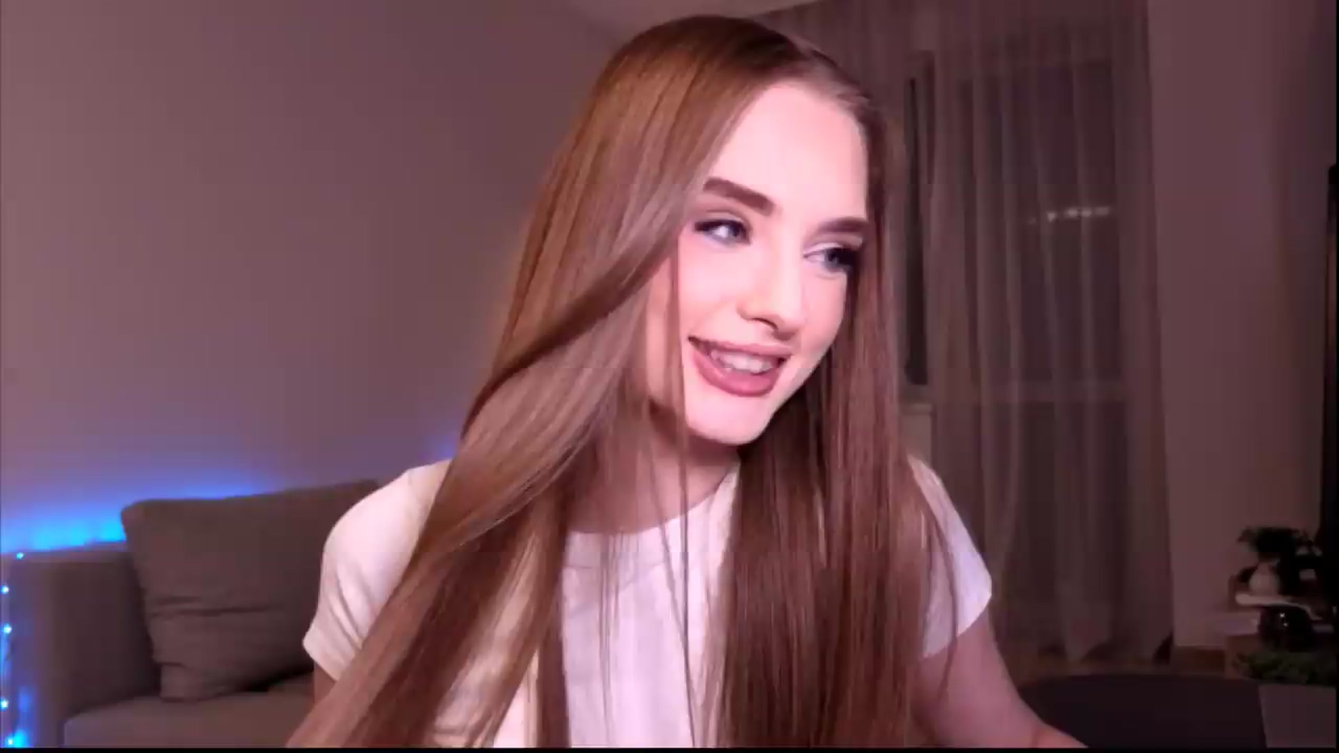 Gallery image thumbnail from petitegonwild's myfreecams stream on, 06/21/2026, 21:48 image 2 of 20