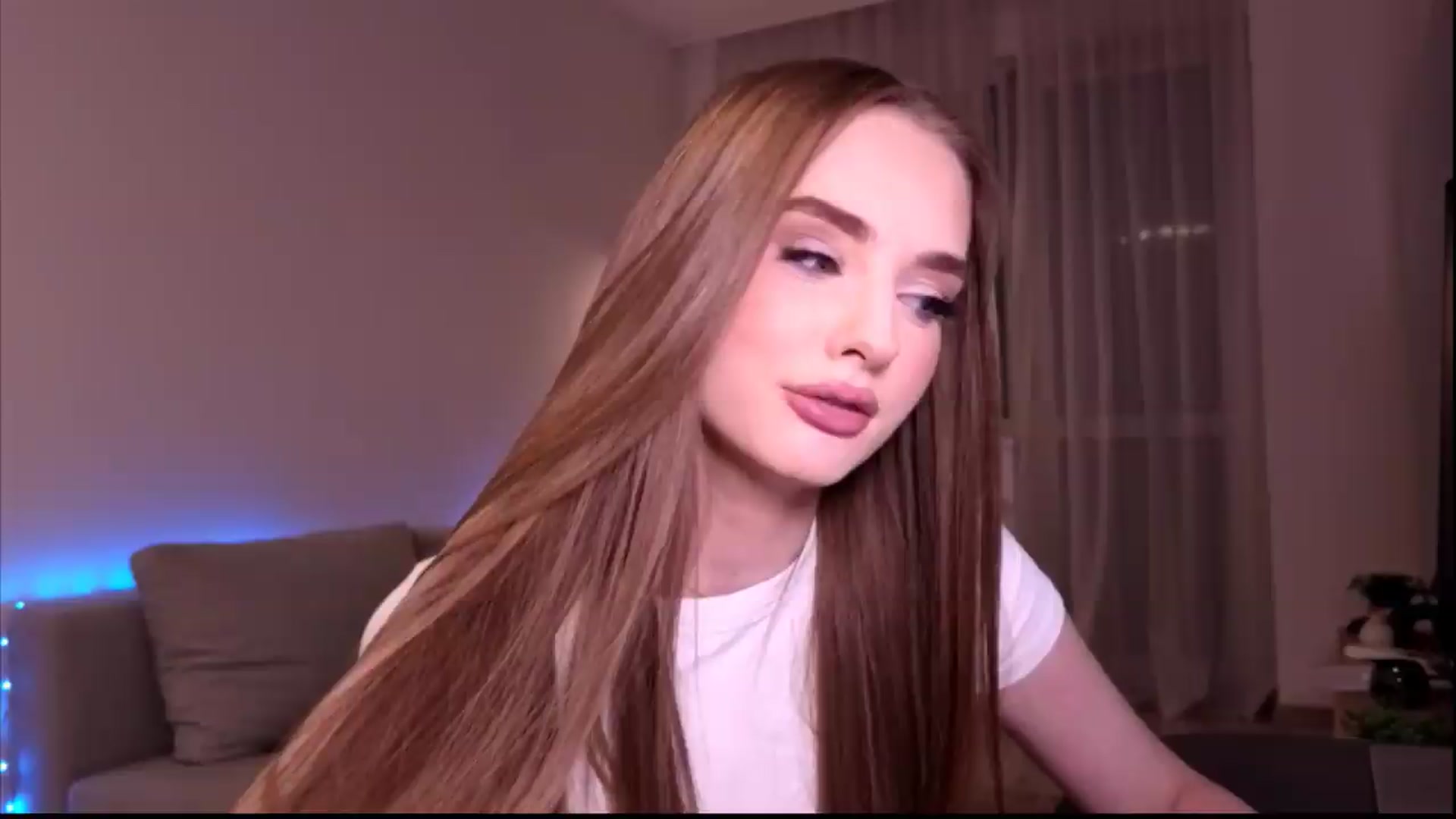 Gallery image thumbnail from petitegonwild's myfreecams stream on, 06/21/2026, 21:48 image 16 of 20