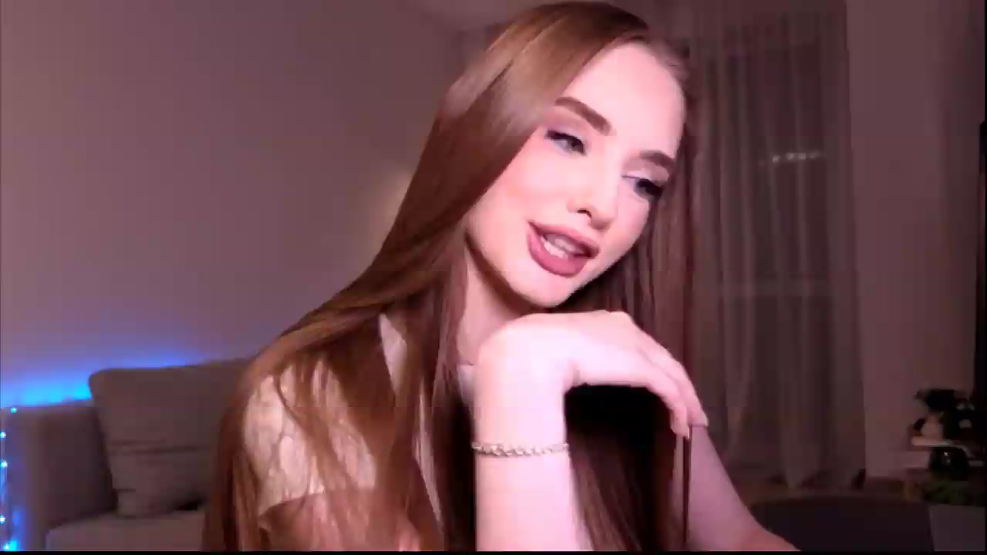 Gallery image thumbnail from petitegonwild's myfreecams stream on, 06/21/2026, 21:48 image 18 of 20