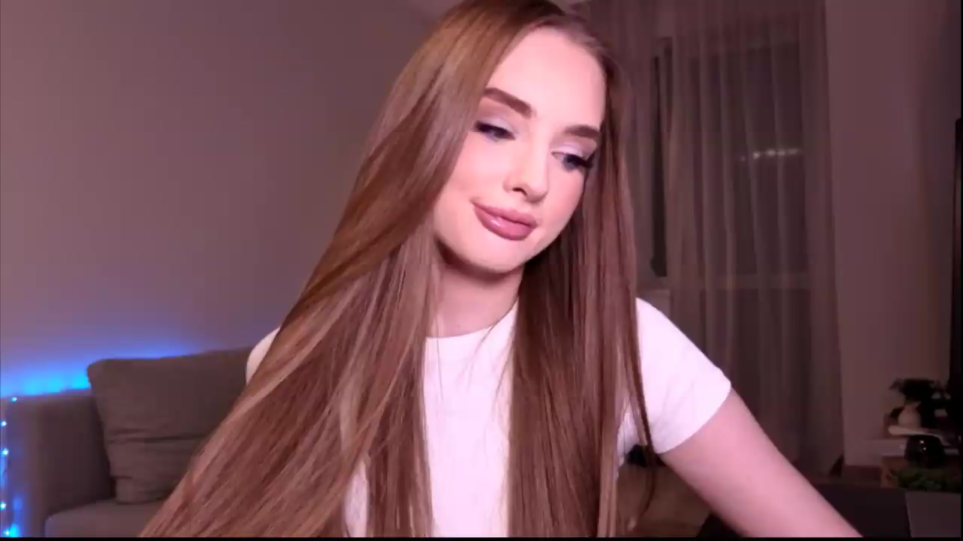 Gallery image thumbnail from petitegonwild's myfreecams stream on, 06/21/2026, 21:48 image 15 of 20