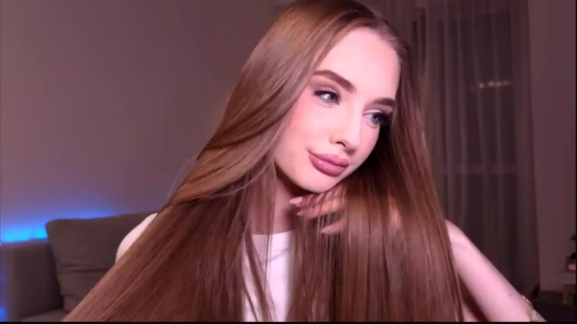 Gallery image thumbnail from petitegonwild's myfreecams stream on, 06/21/2026, 22:35 image 2 of 20