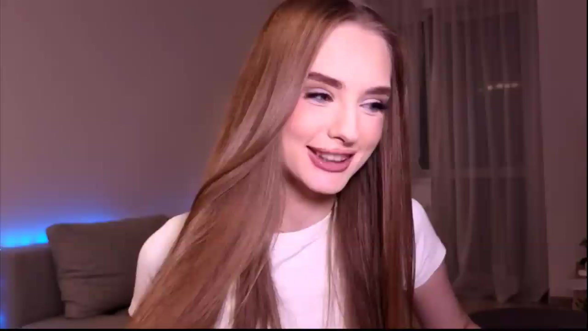 Gallery image thumbnail from petitegonwild's myfreecams stream on, 06/21/2026, 22:35 image 11 of 20