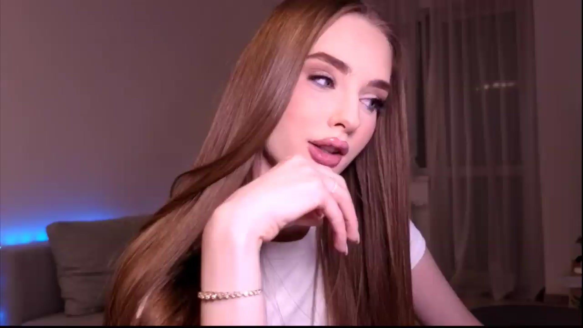 Gallery image thumbnail from petitegonwild's myfreecams stream on, 06/21/2026, 22:35 image 7 of 20